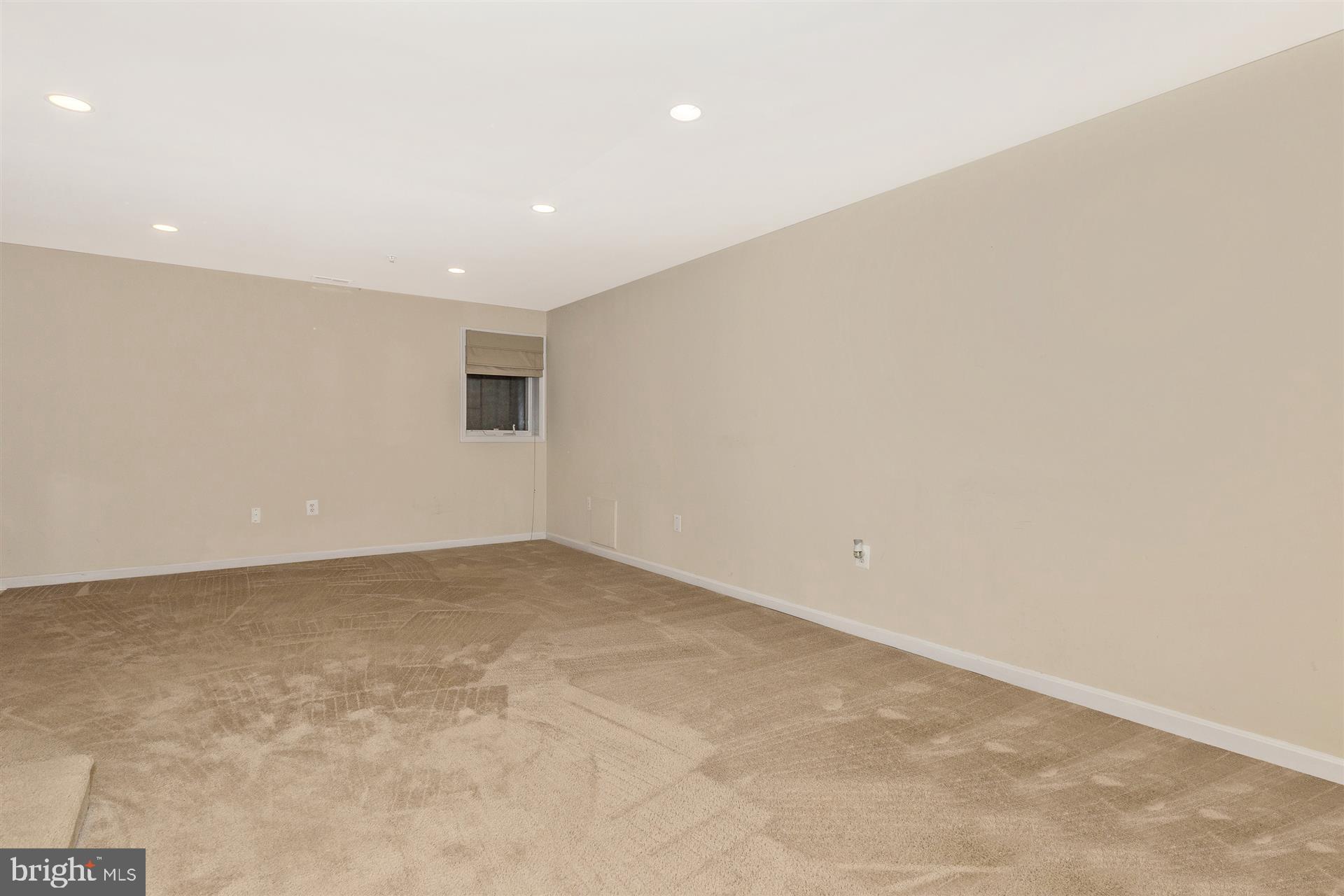 MARKET SQUARE - Residential Lease