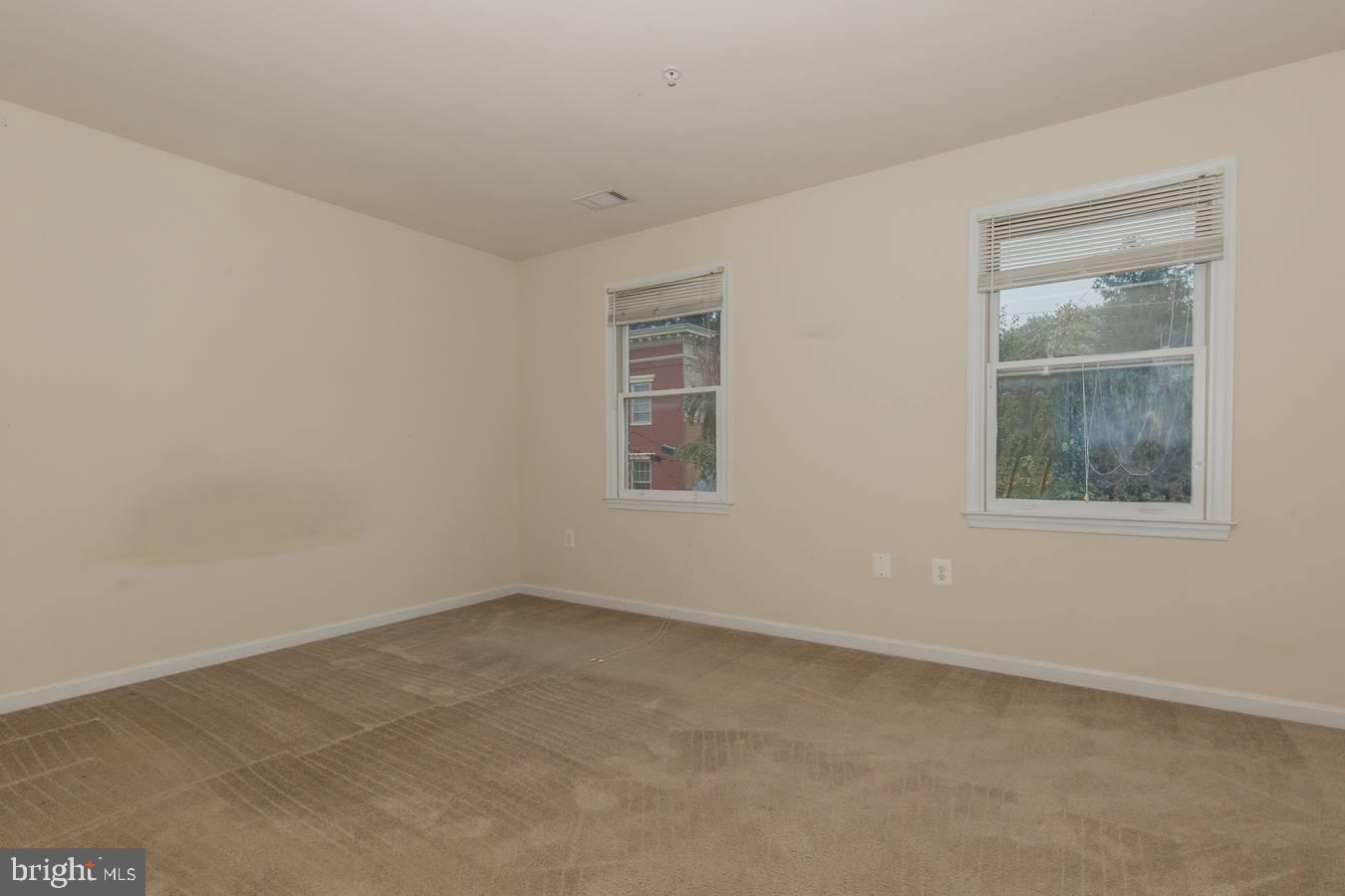 MARKET SQUARE - Residential Lease