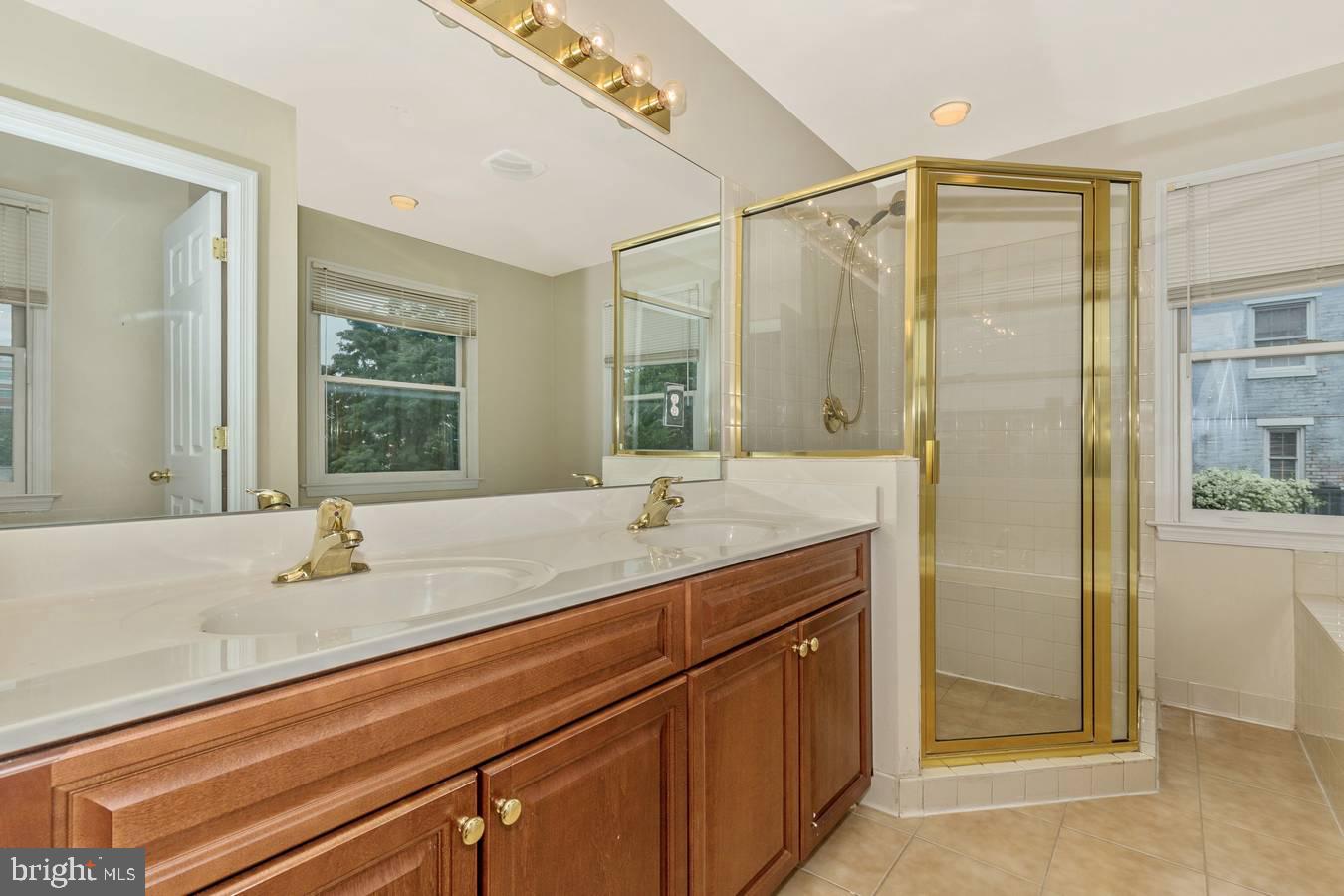 MARKET SQUARE - Residential Lease