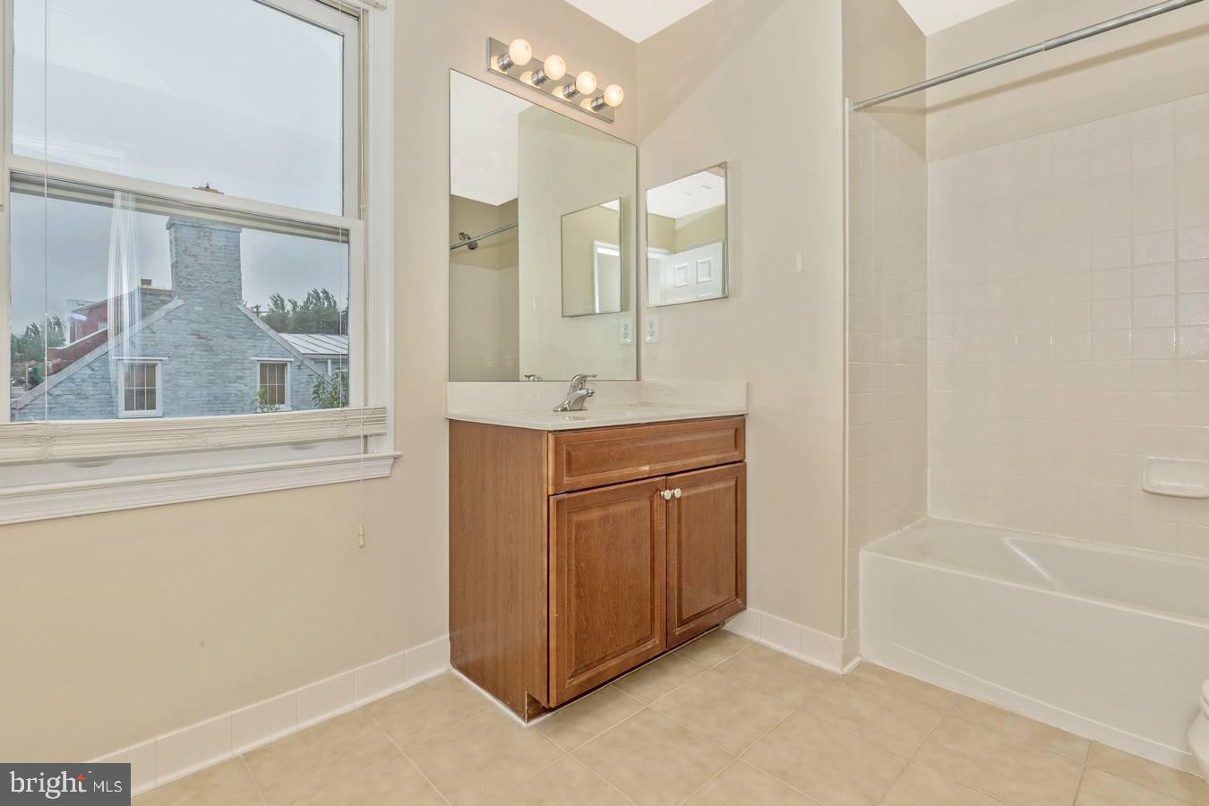 MARKET SQUARE - Residential Lease