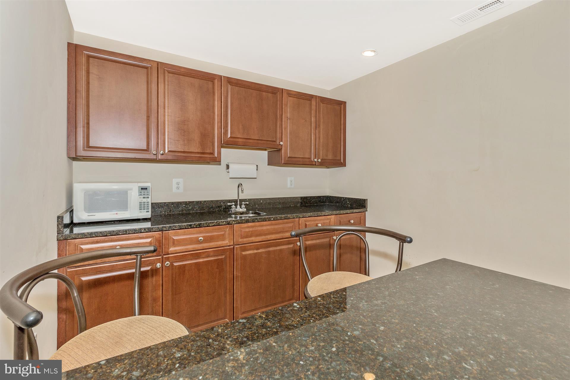 MARKET SQUARE - Residential Lease