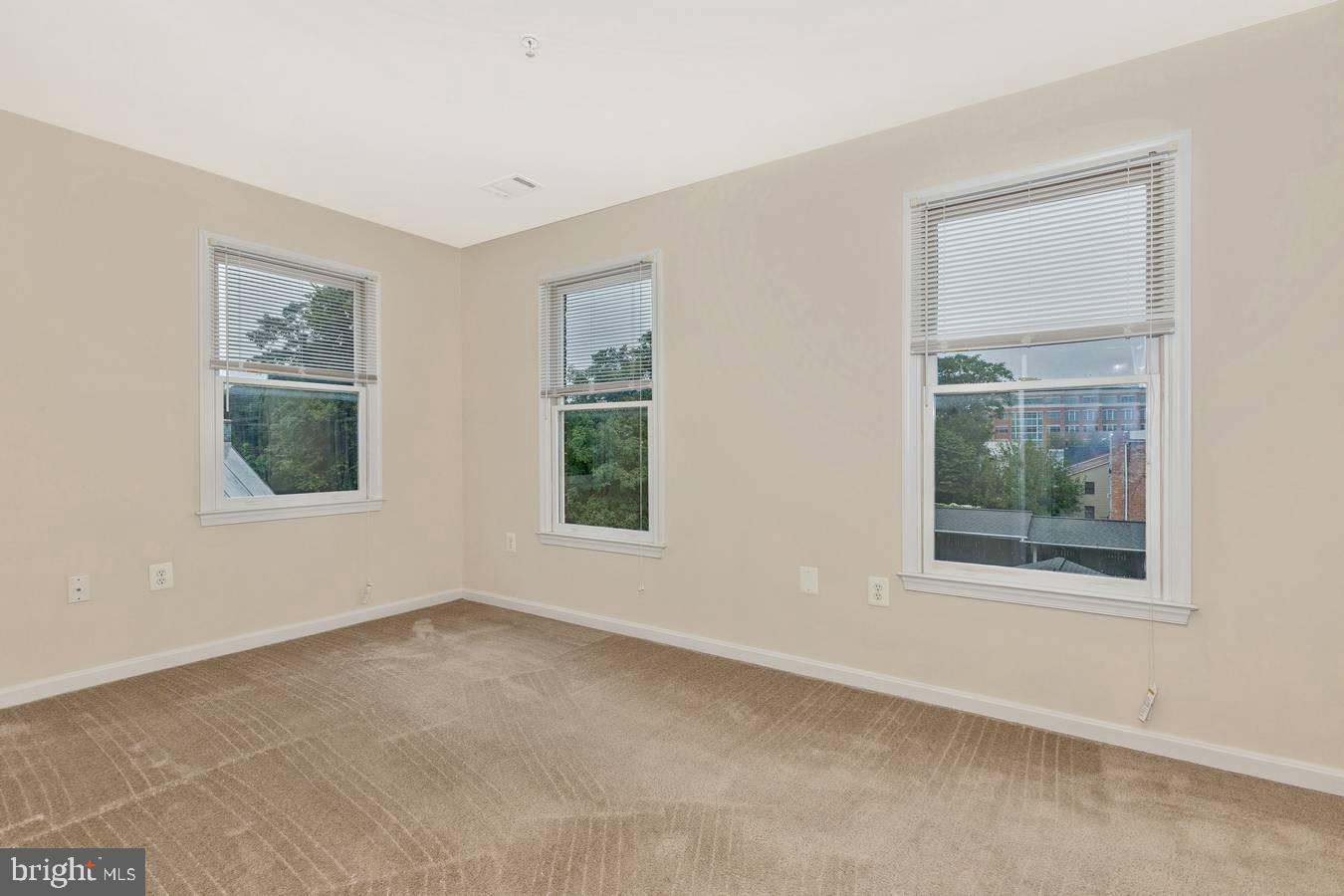 MARKET SQUARE - Residential Lease