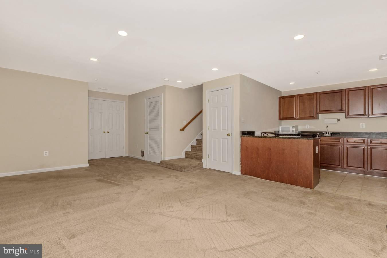 MARKET SQUARE - Residential Lease