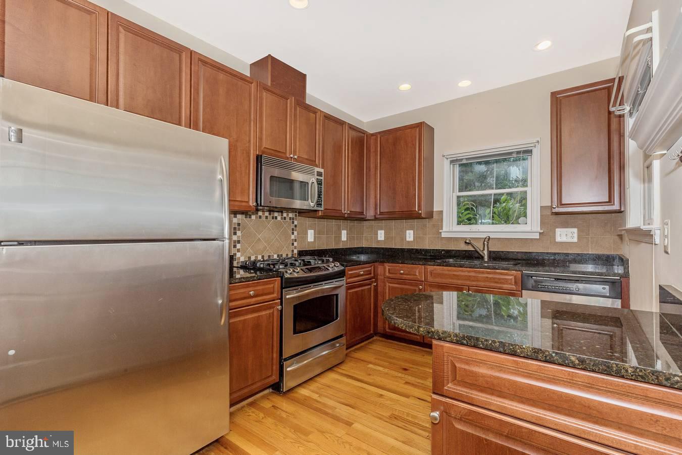 MARKET SQUARE - Residential Lease