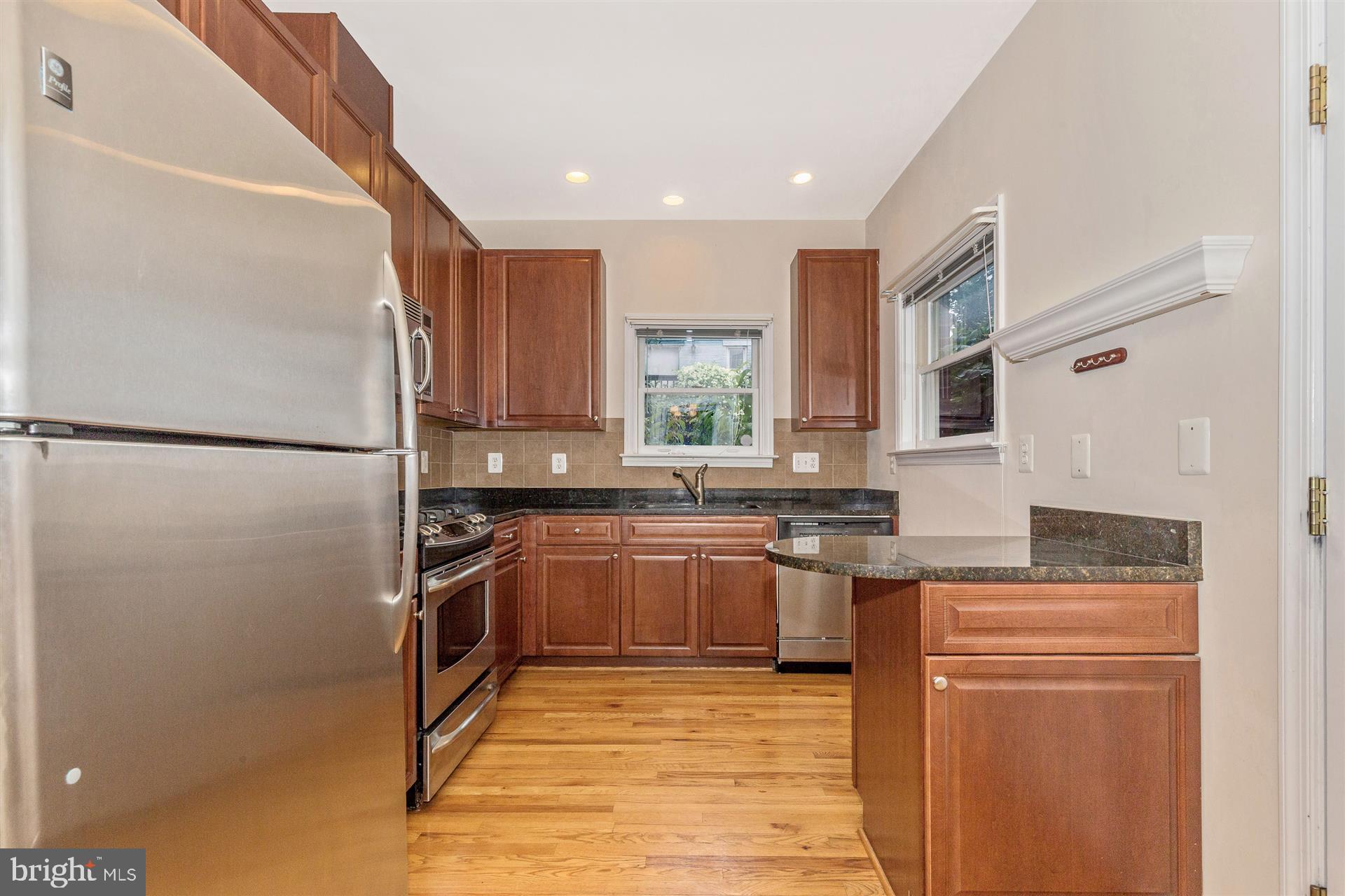 MARKET SQUARE - Residential Lease