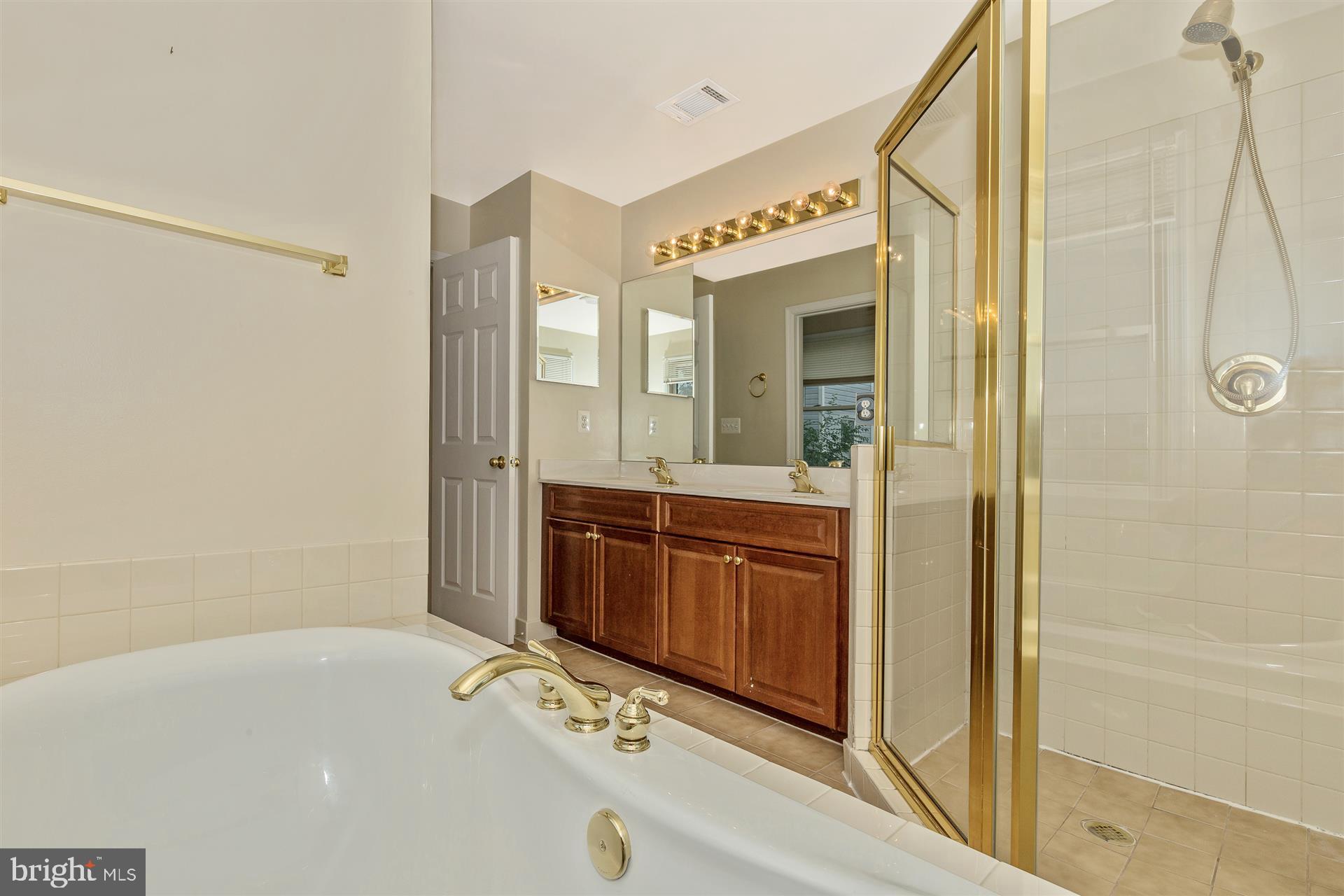 MARKET SQUARE - Residential Lease