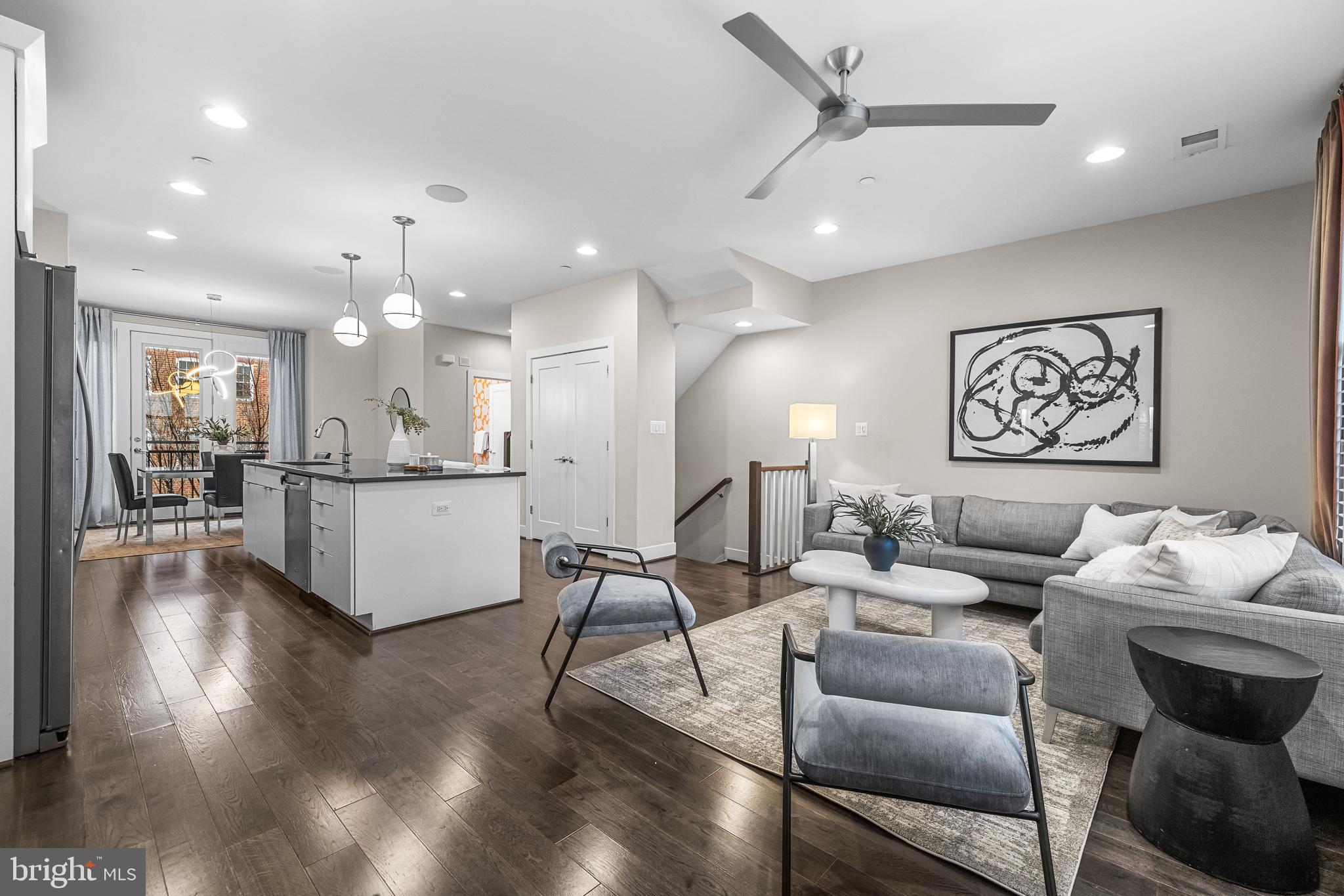 LOCUST POINT - Residential