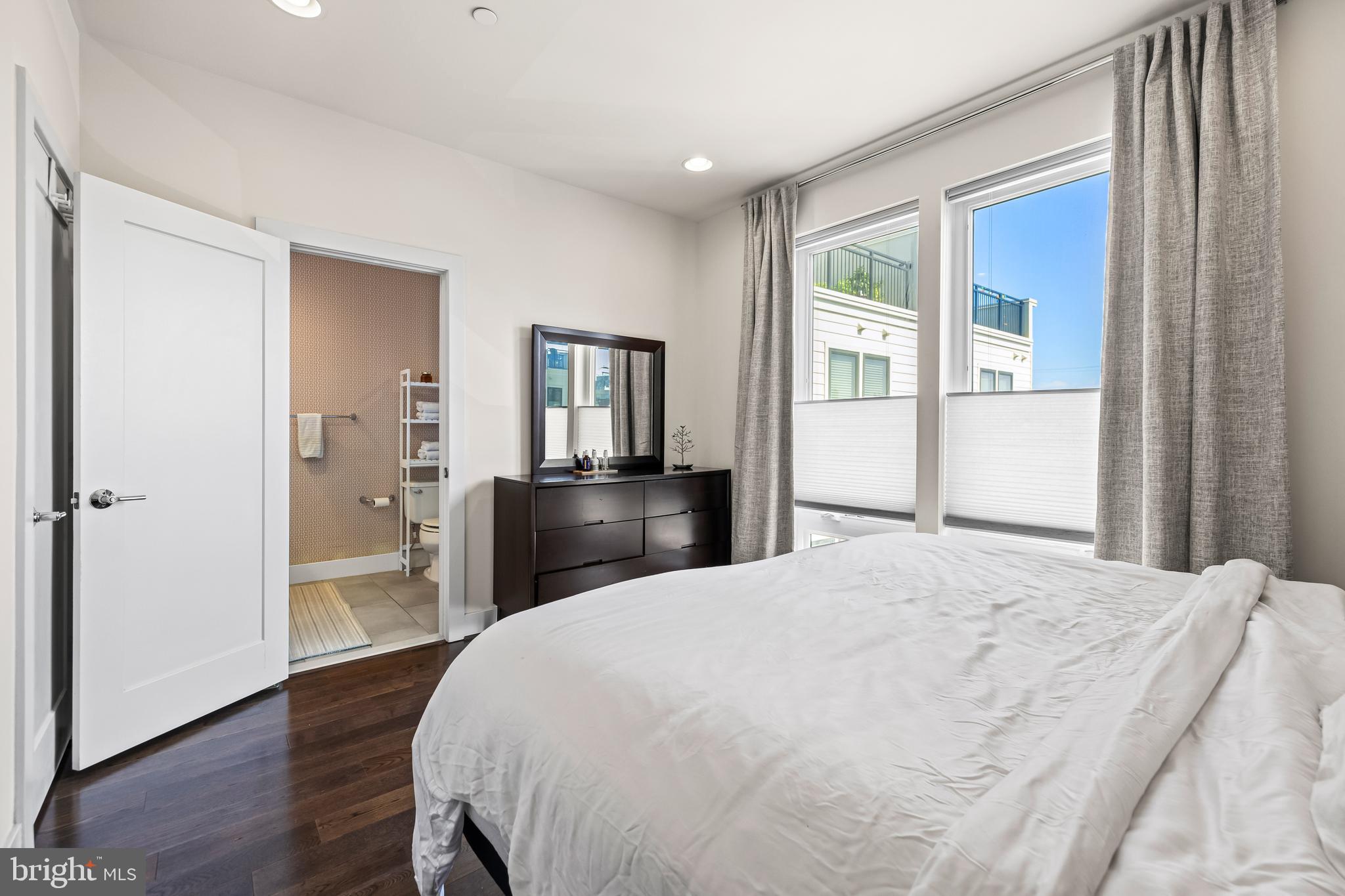 LOCUST POINT - Residential