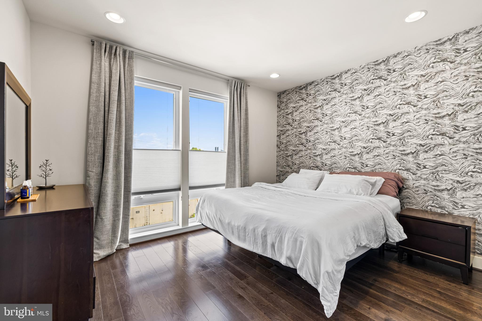 LOCUST POINT - Residential