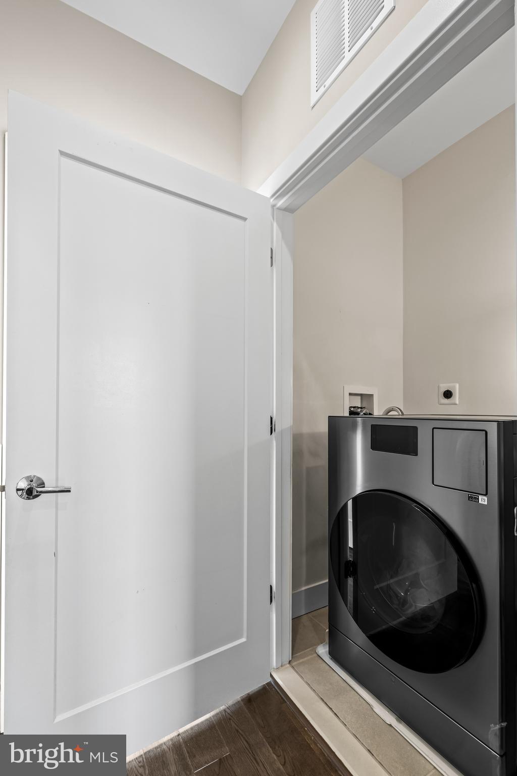 LOCUST POINT - Residential