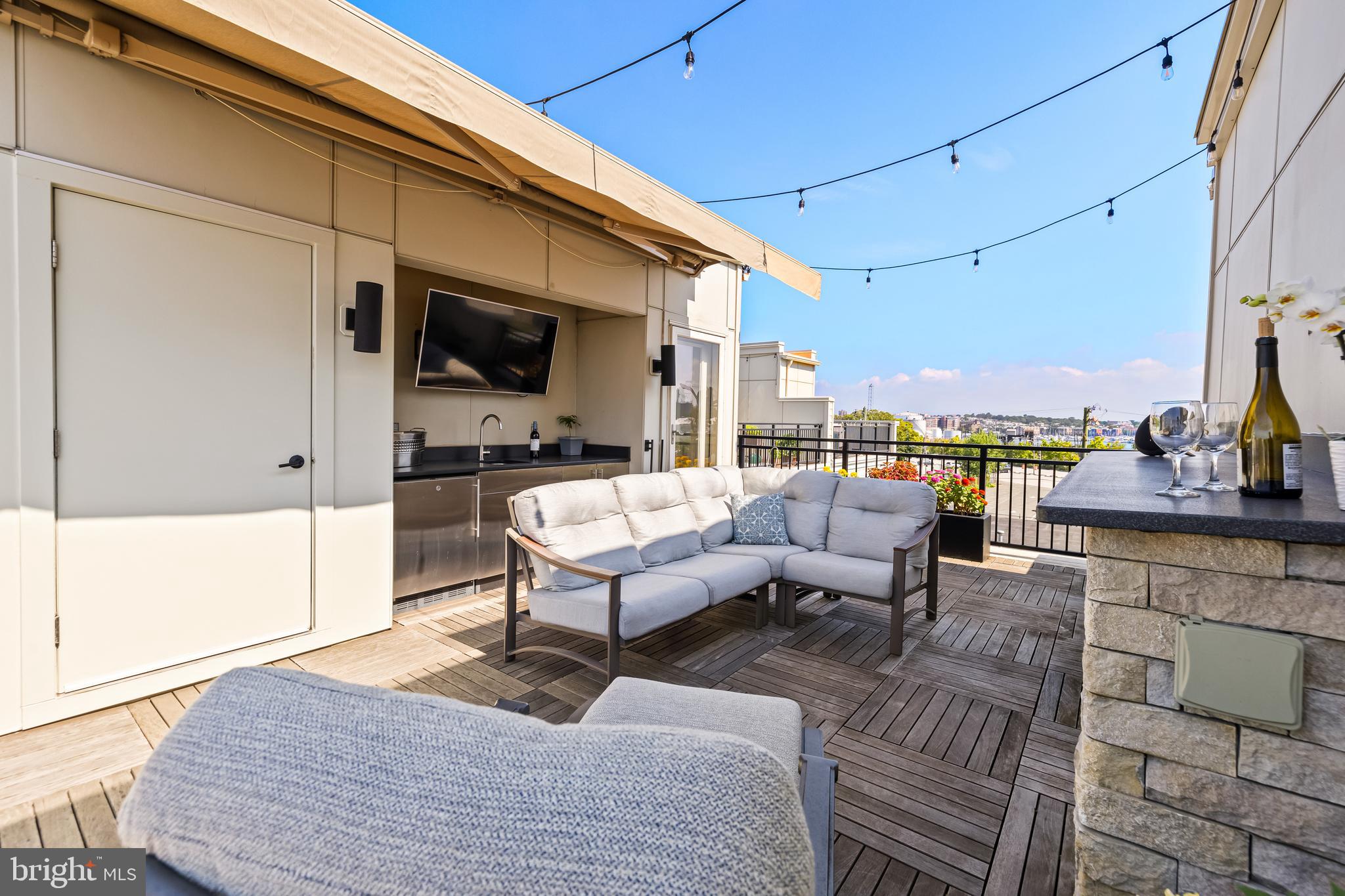 LOCUST POINT - Residential