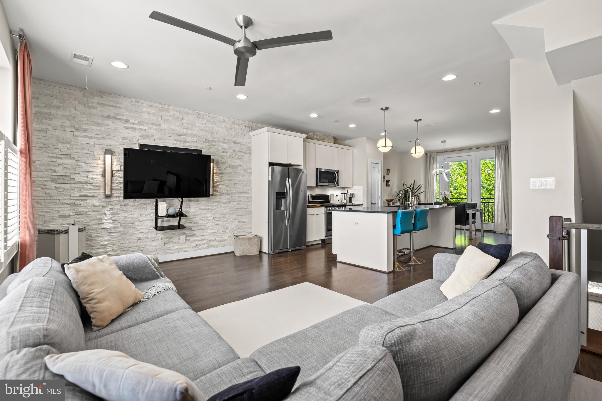 LOCUST POINT - Residential