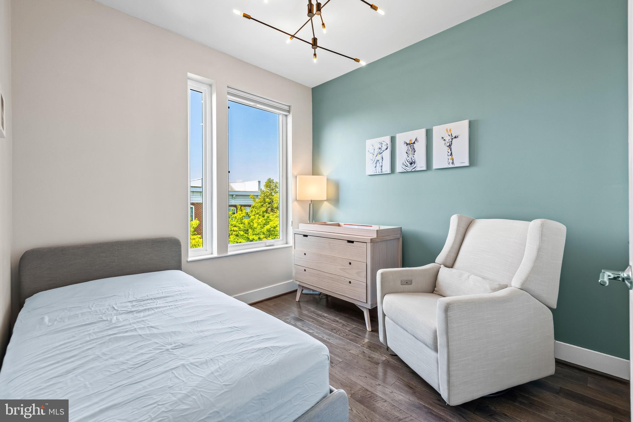 LOCUST POINT - Residential