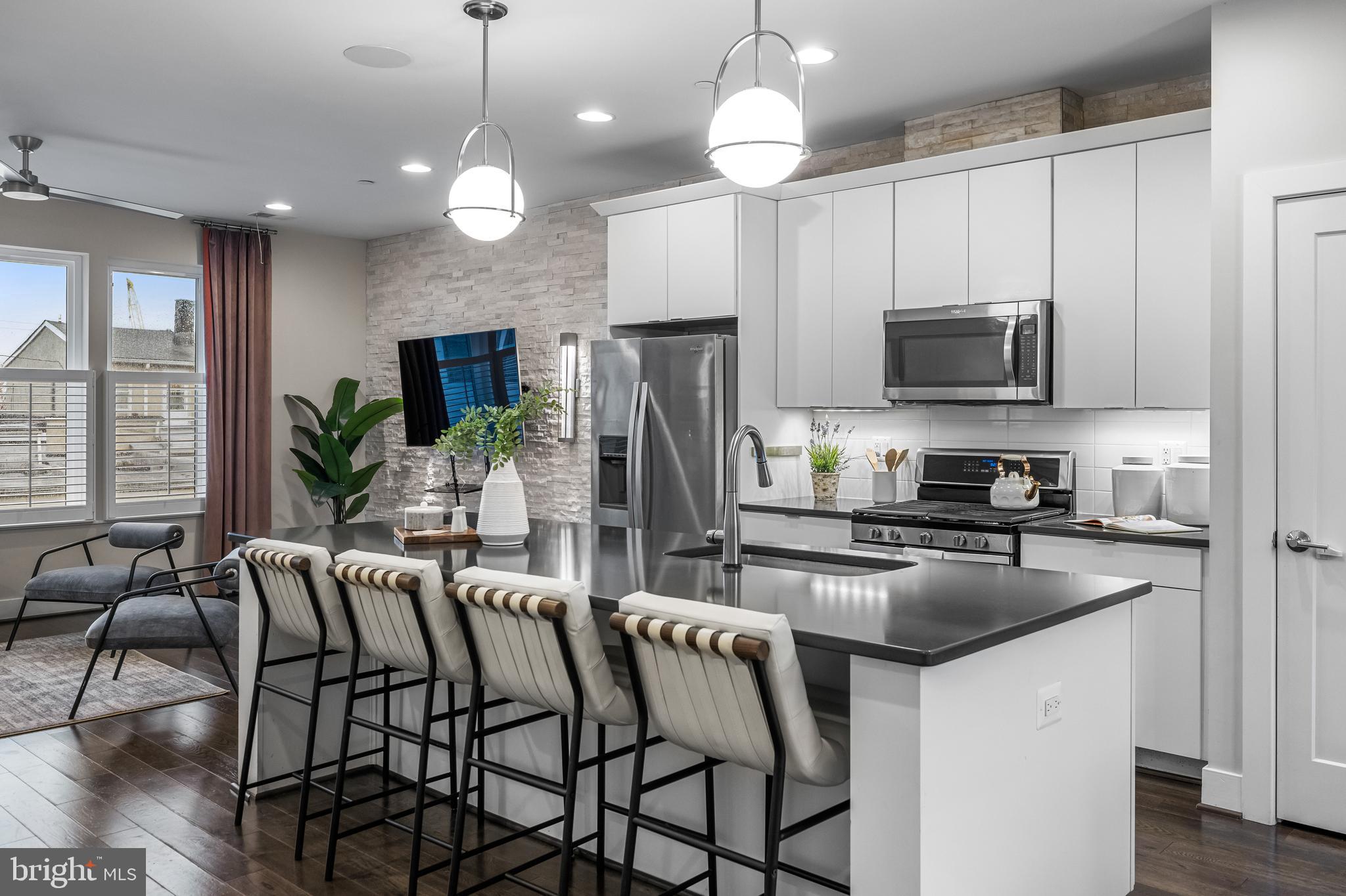 LOCUST POINT - Residential