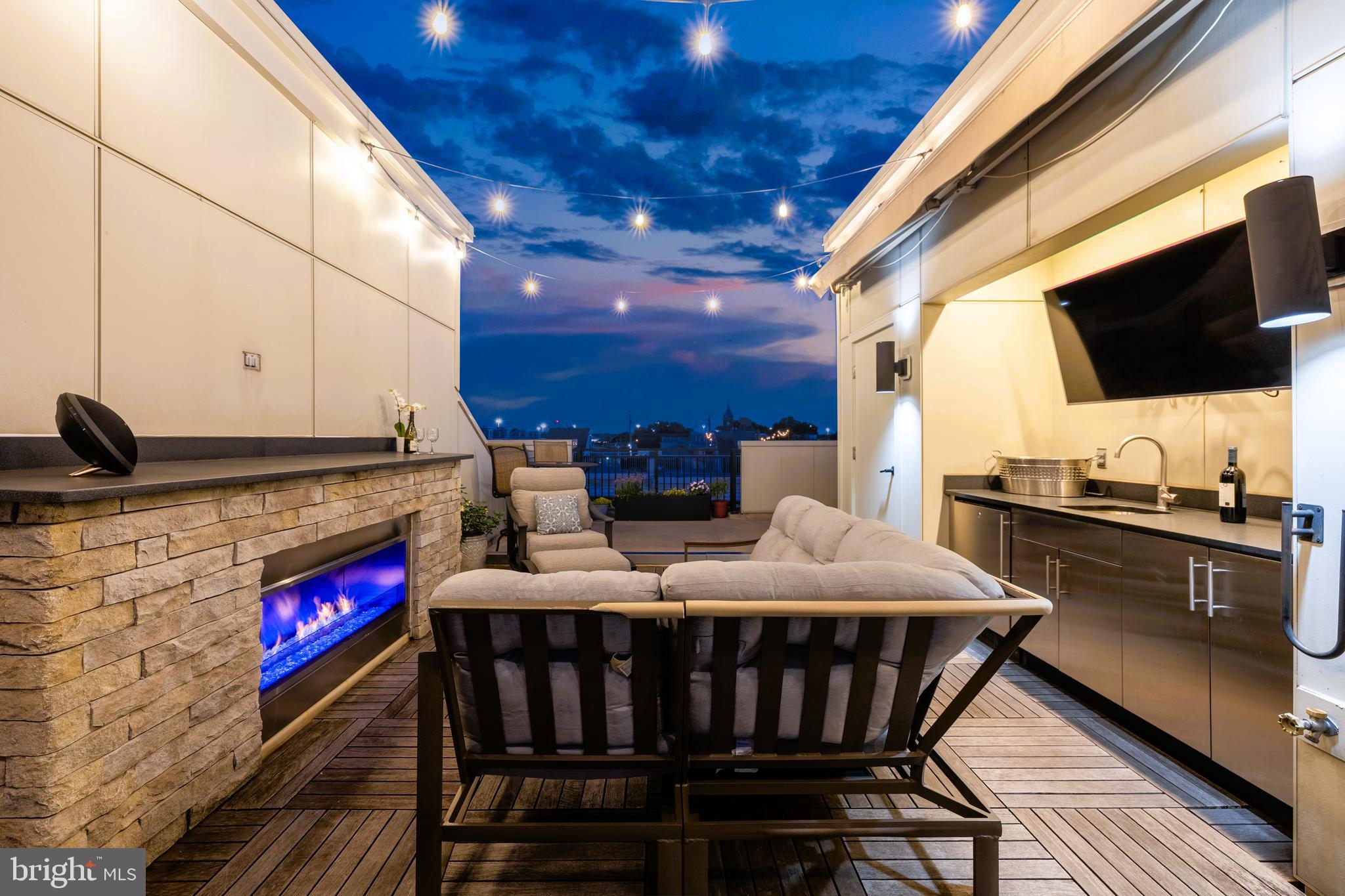 LOCUST POINT - Residential