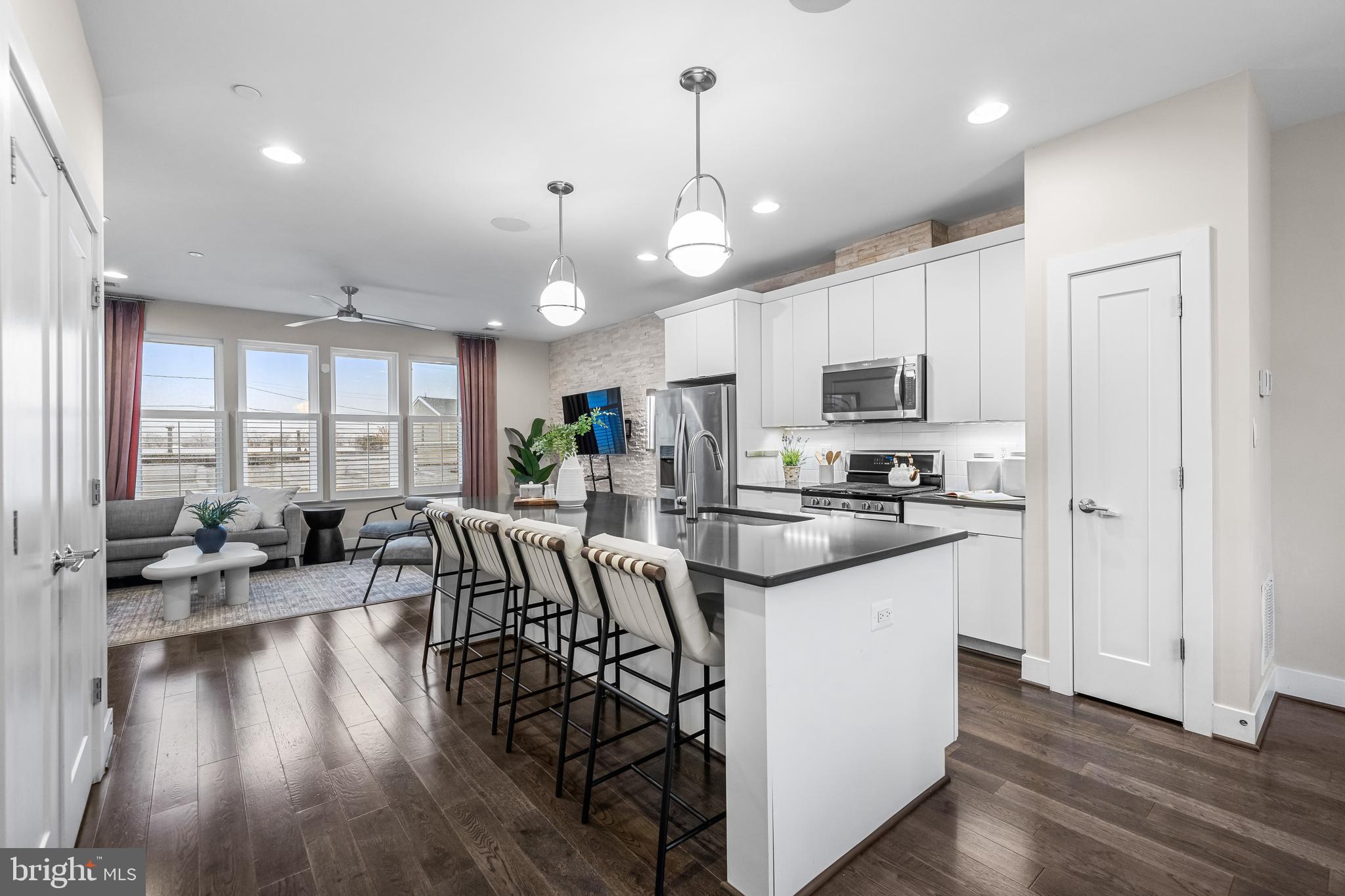 LOCUST POINT - Residential