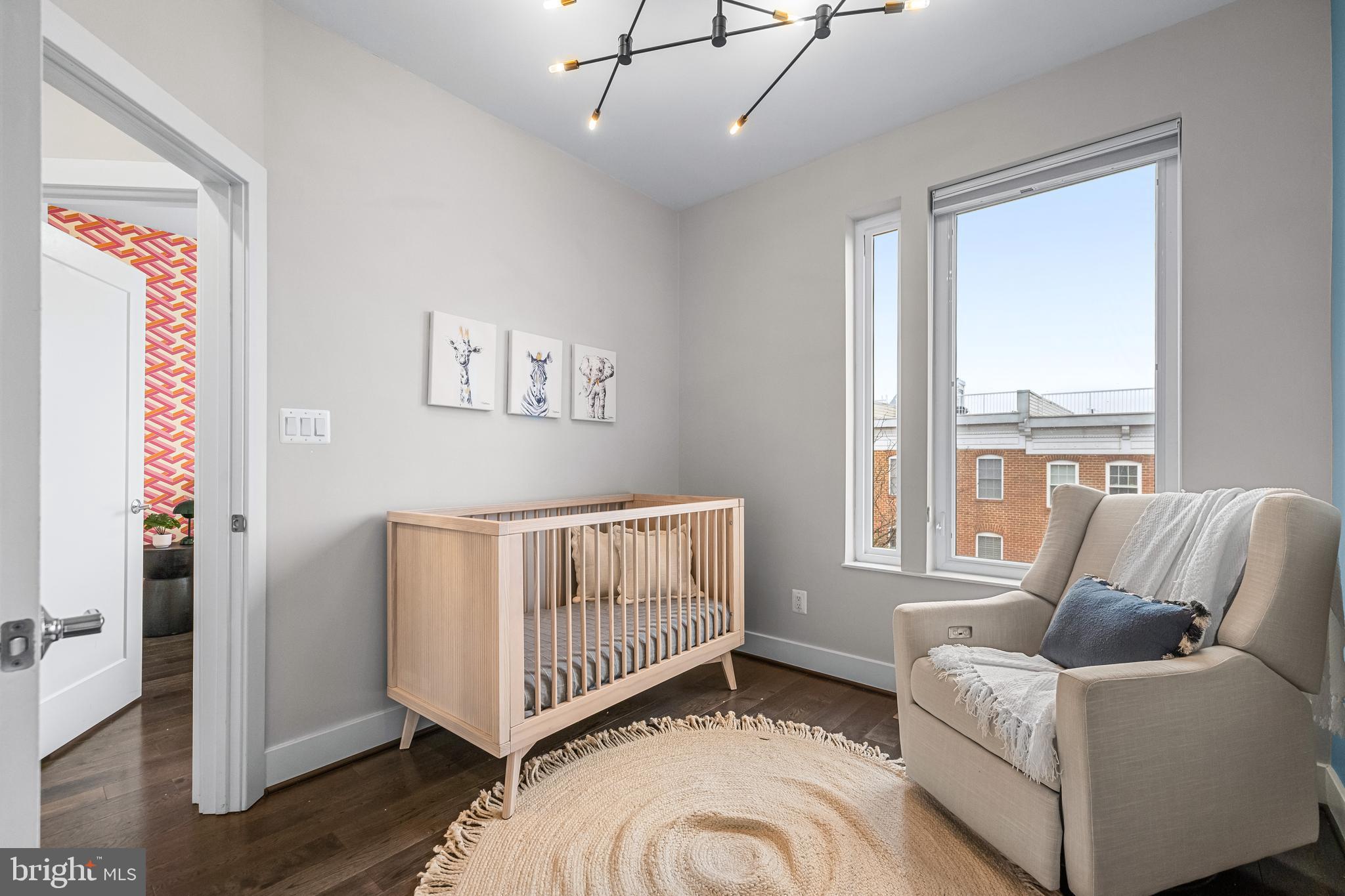 LOCUST POINT - Residential