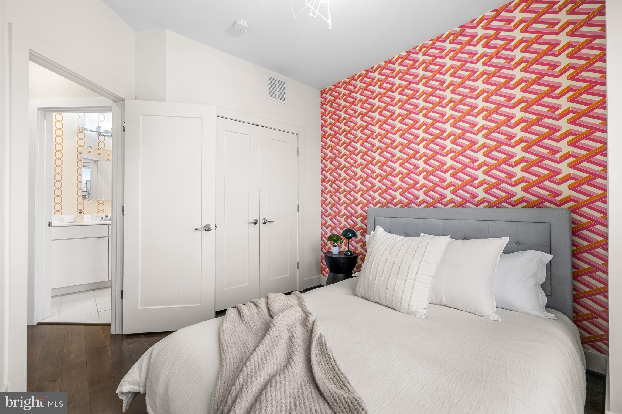 LOCUST POINT - Residential