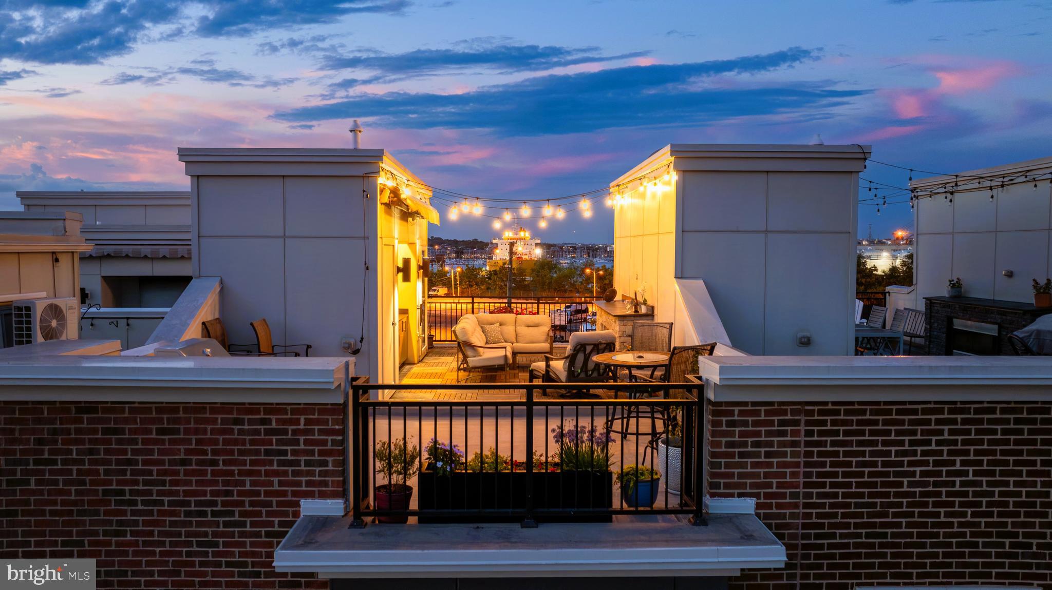 LOCUST POINT - Residential