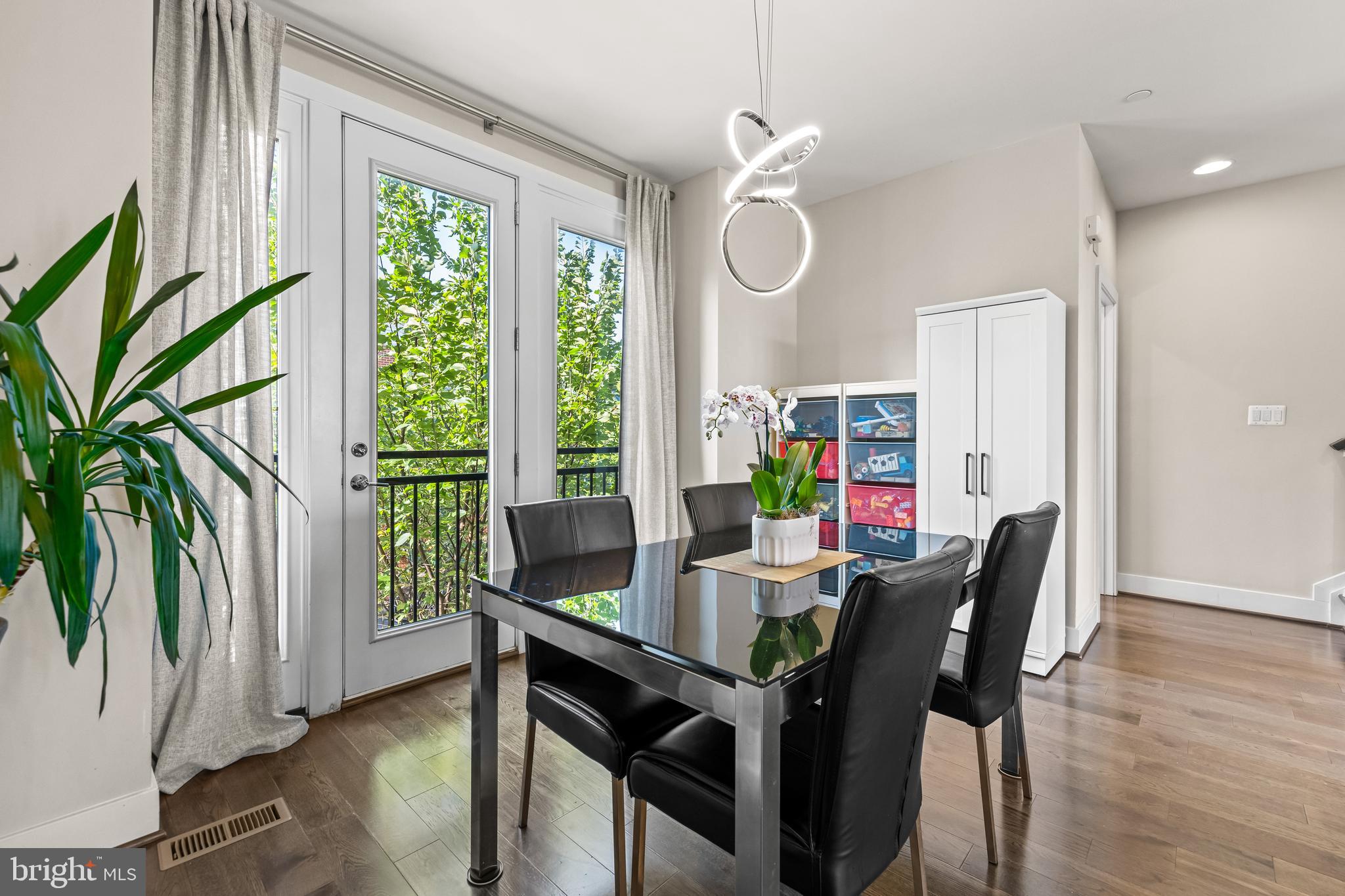 LOCUST POINT - Residential