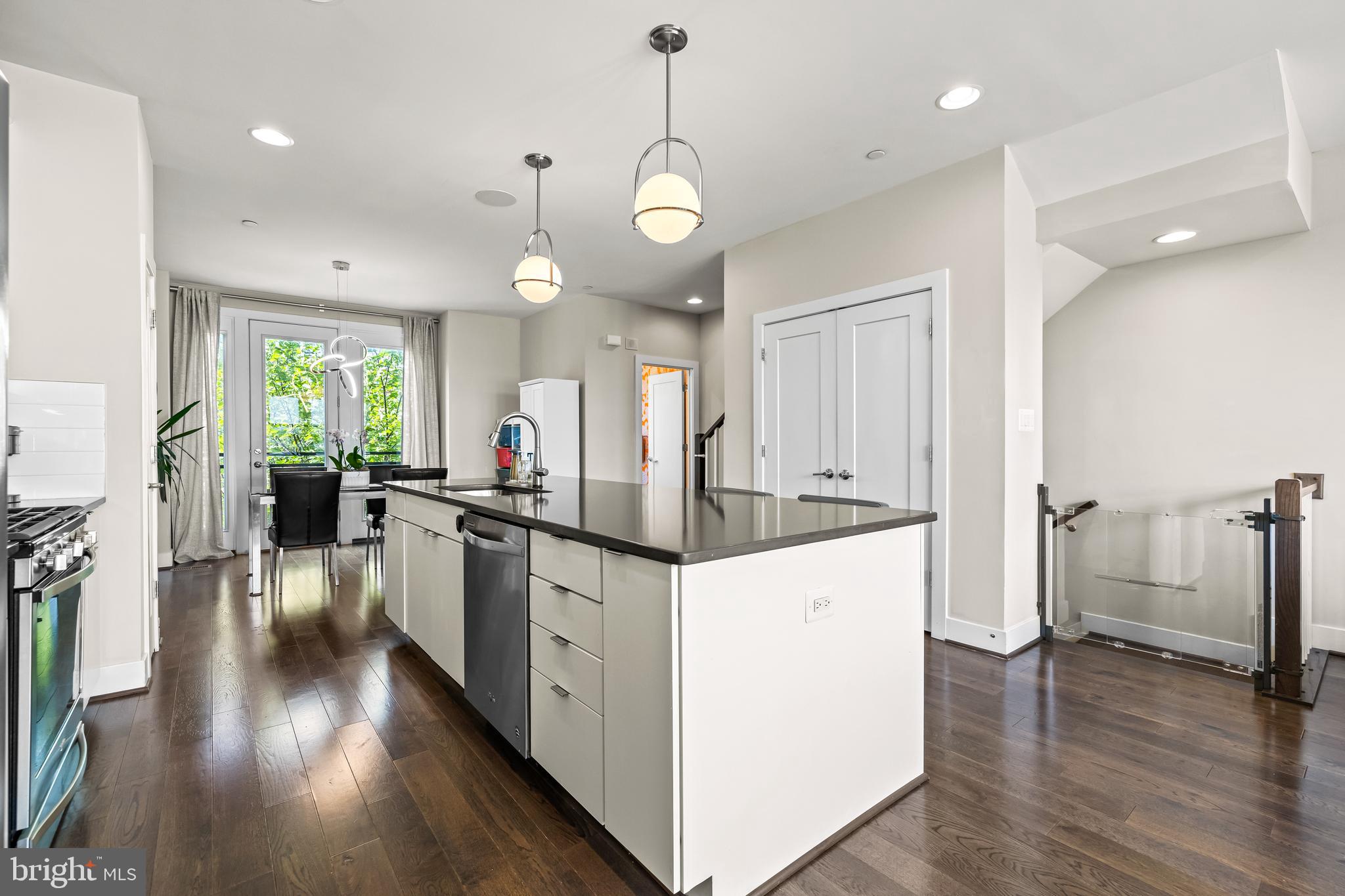 LOCUST POINT - Residential