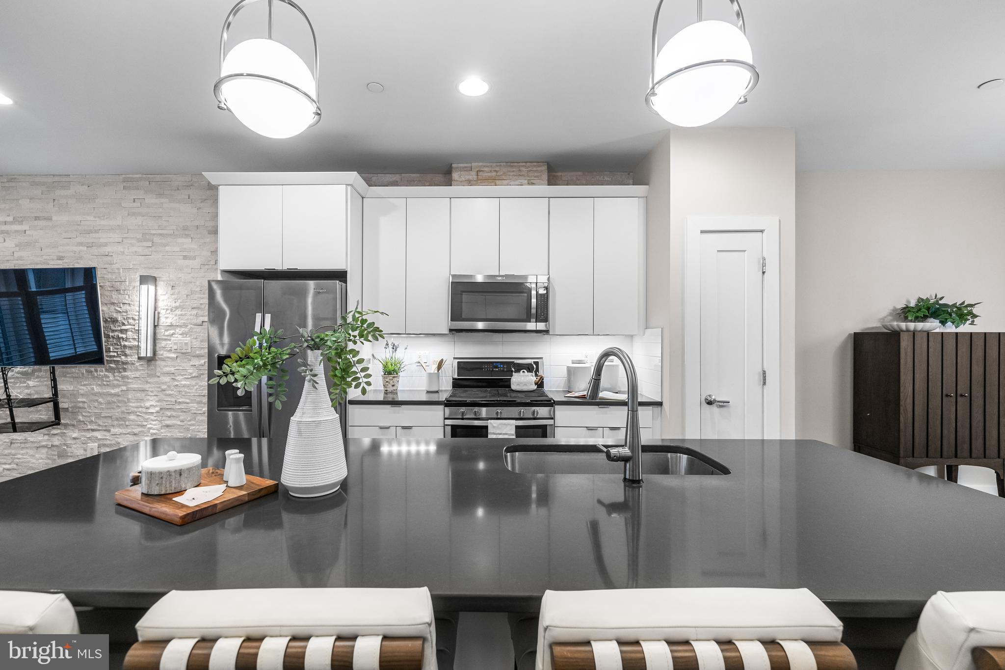 LOCUST POINT - Residential