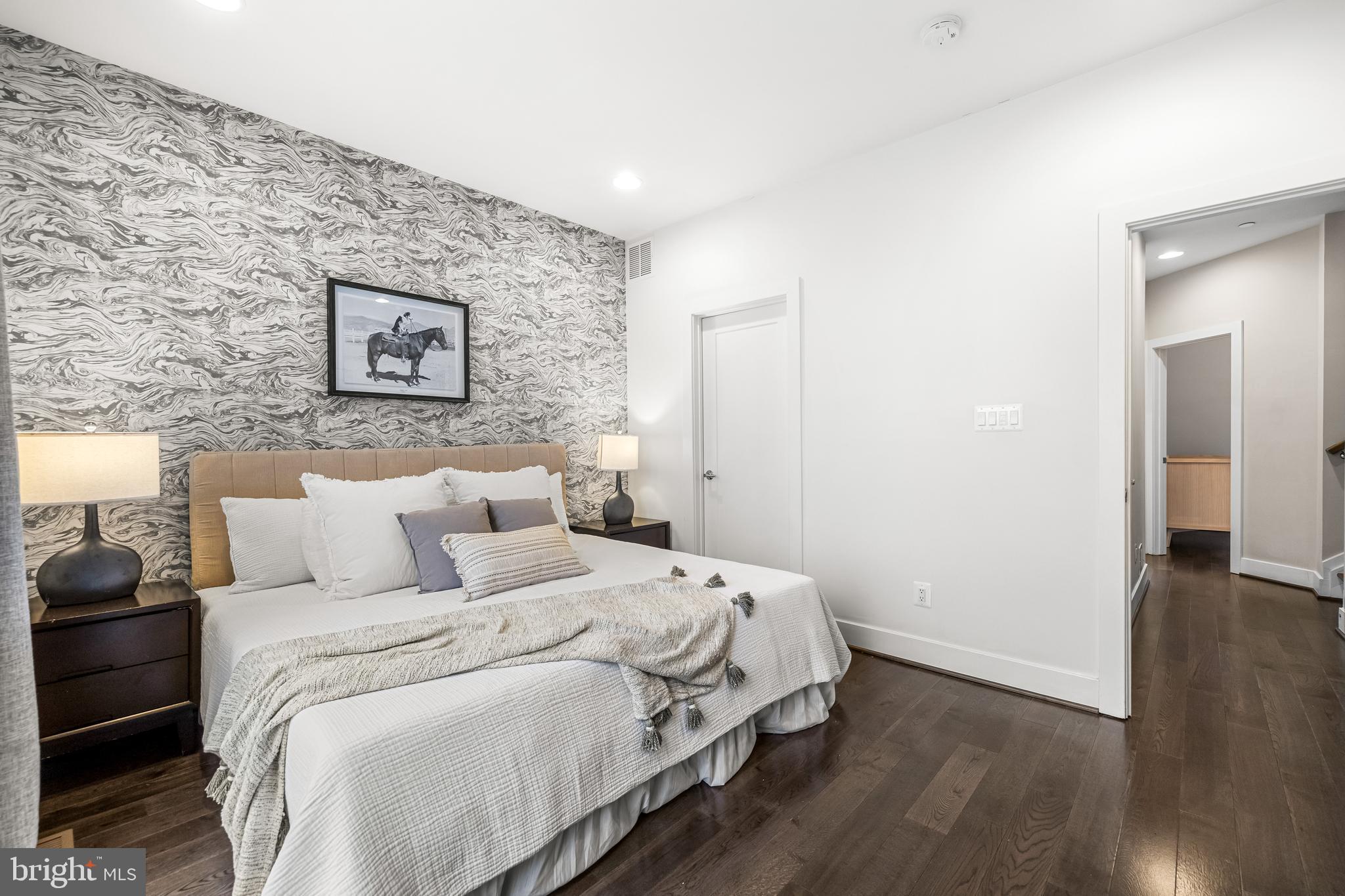 LOCUST POINT - Residential