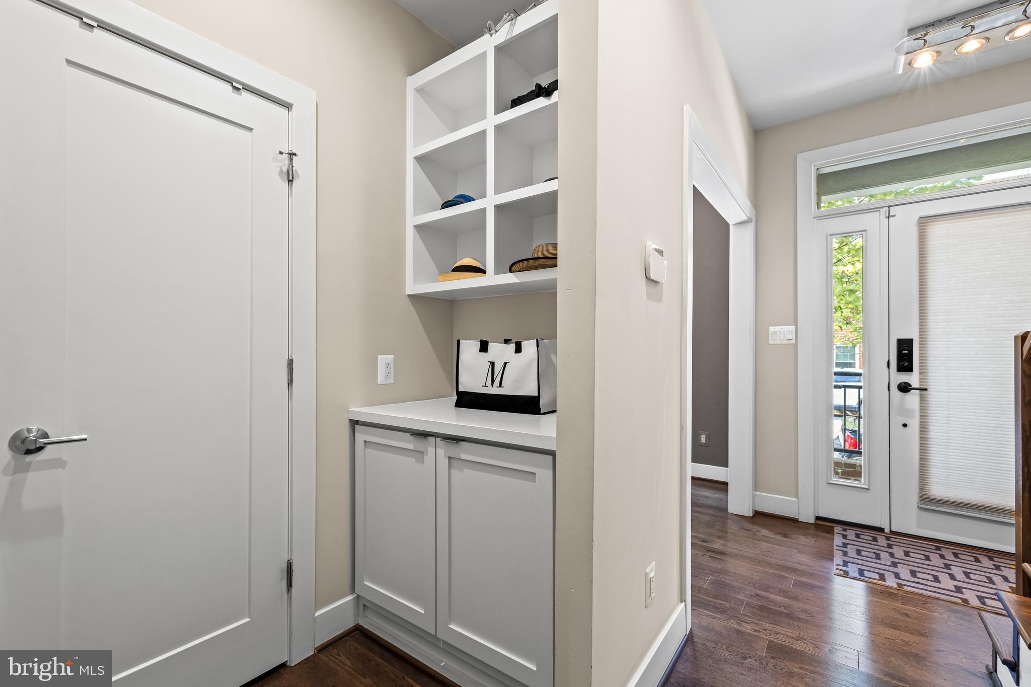 LOCUST POINT - Residential