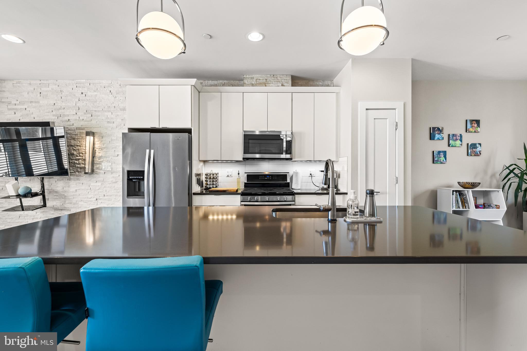 LOCUST POINT - Residential