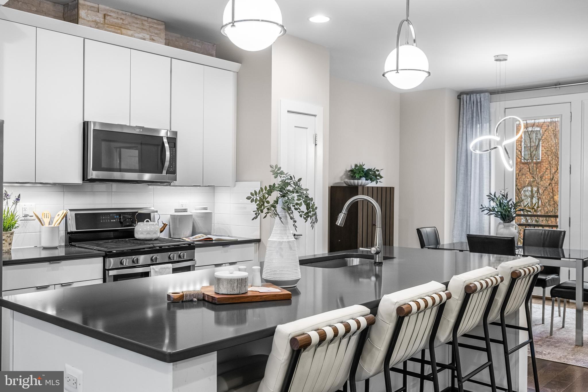 LOCUST POINT - Residential