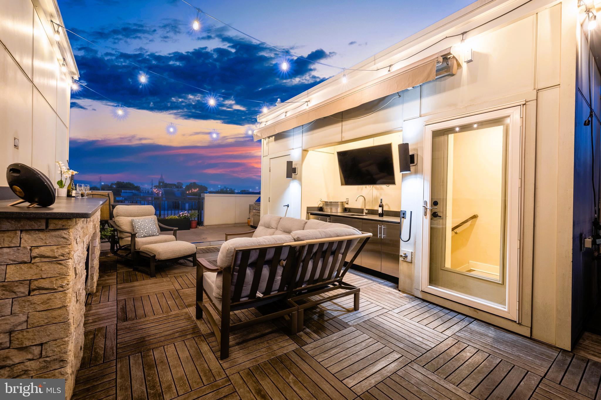 LOCUST POINT - Residential