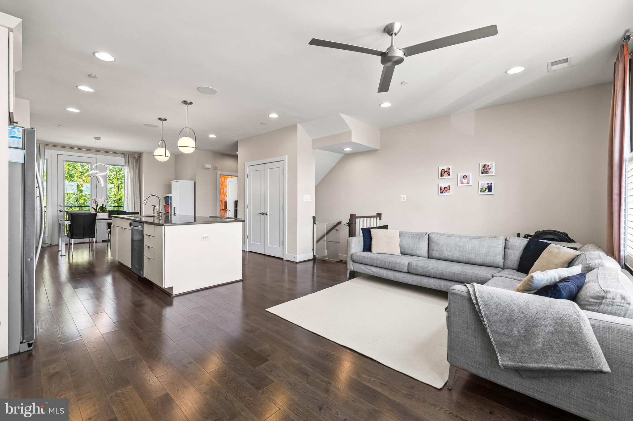 LOCUST POINT - Residential