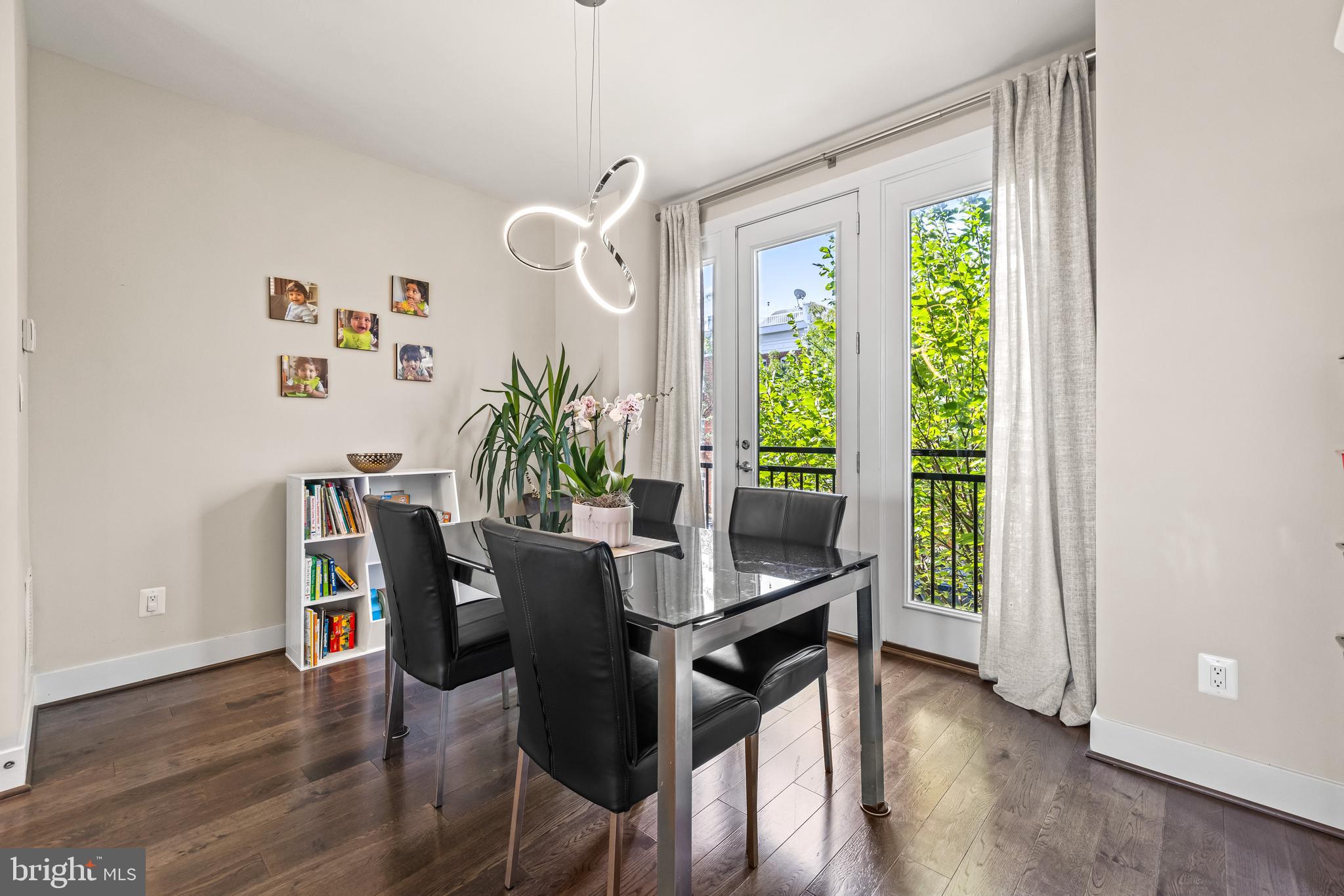 LOCUST POINT - Residential