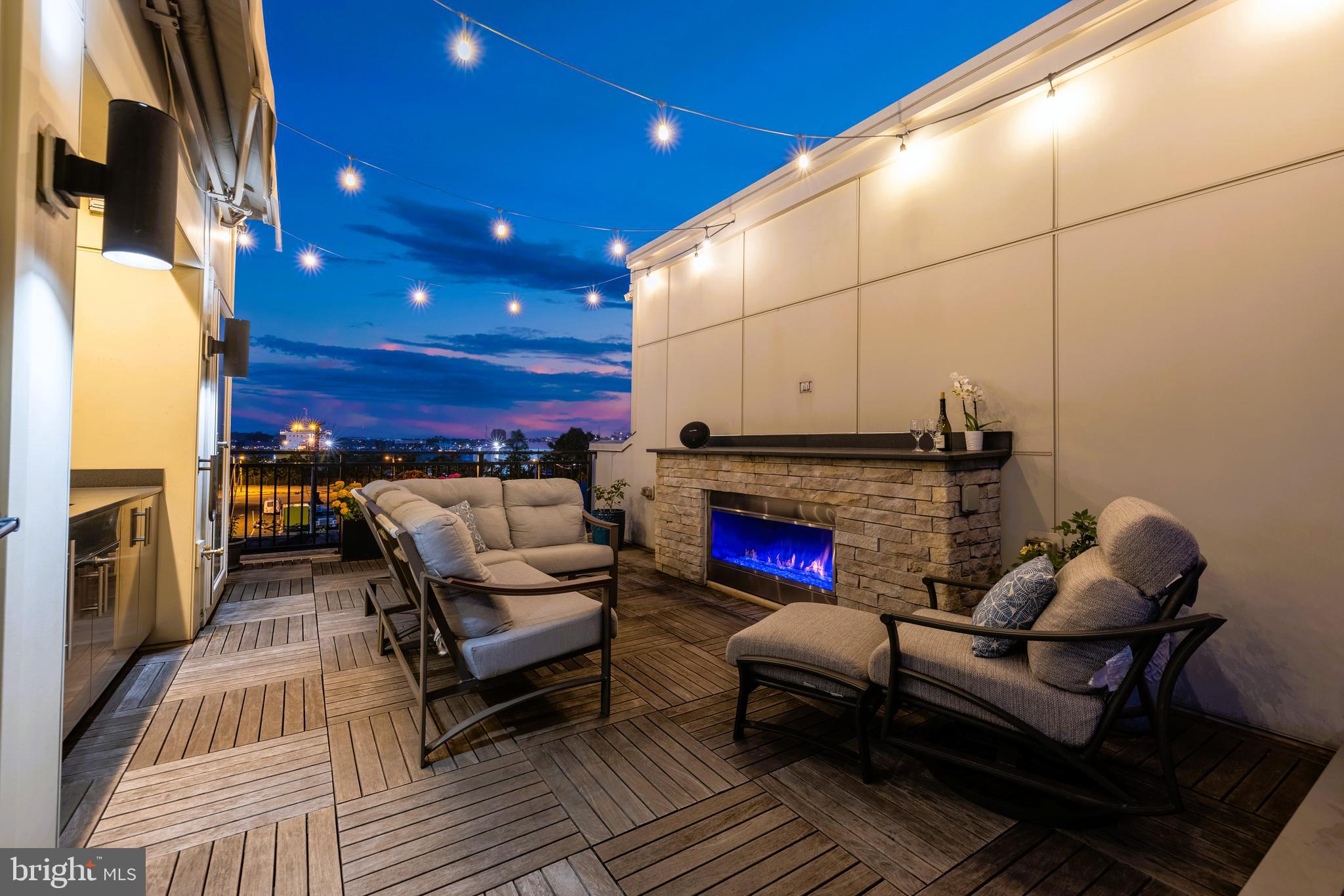 LOCUST POINT - Residential