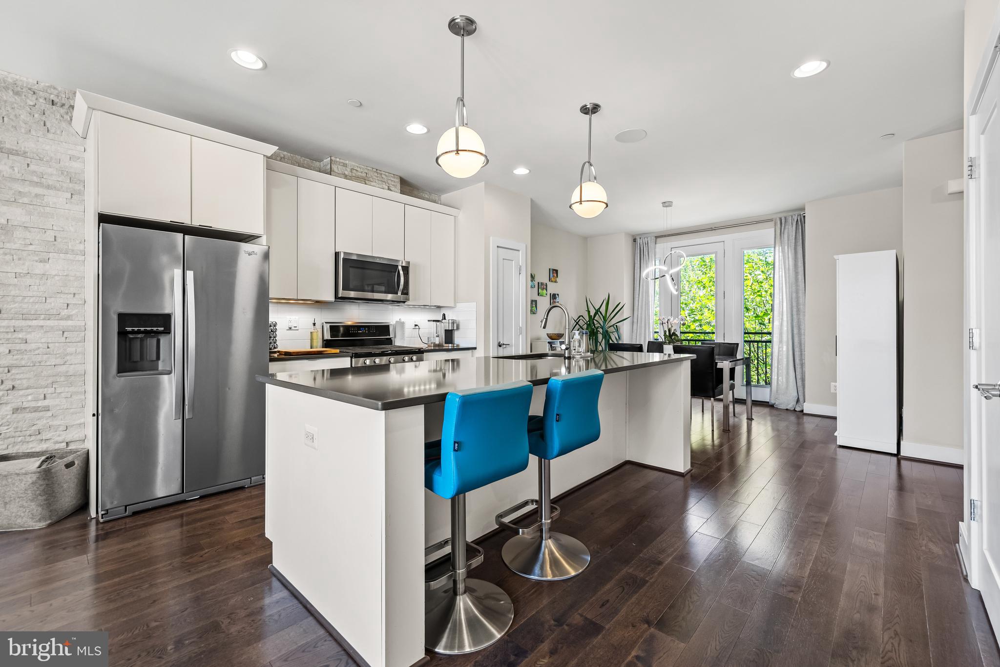 LOCUST POINT - Residential