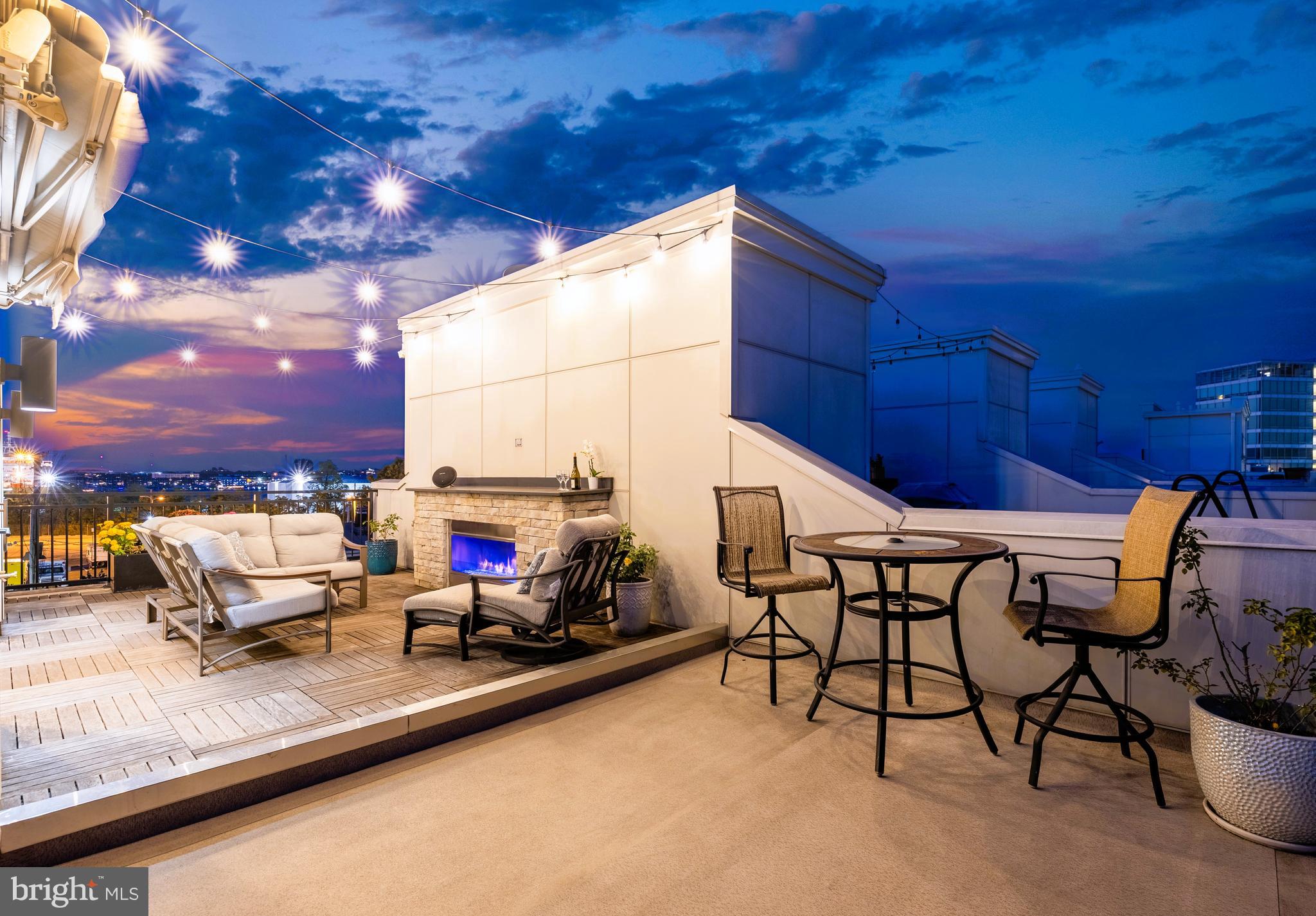 LOCUST POINT - Residential