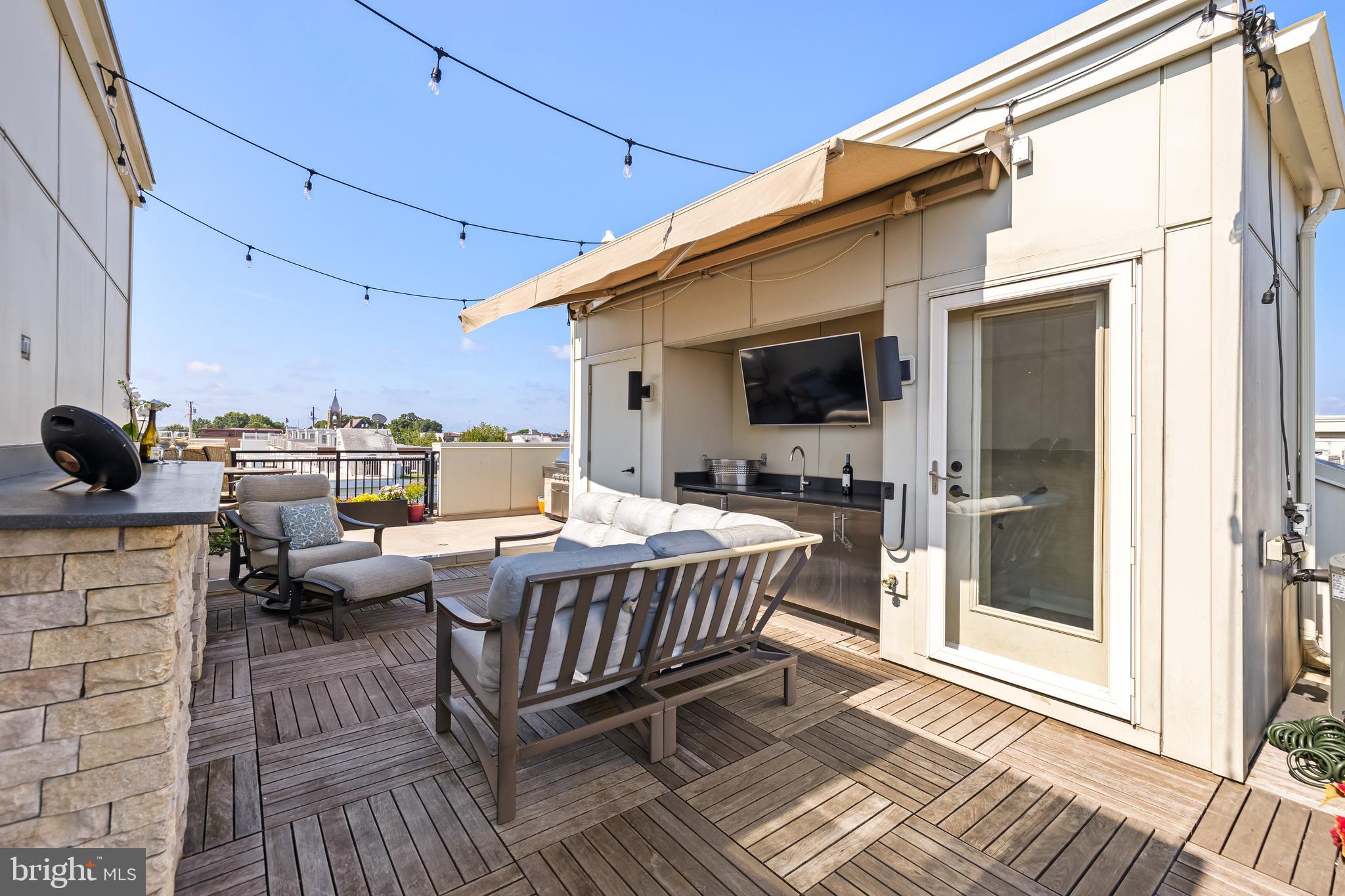 LOCUST POINT - Residential