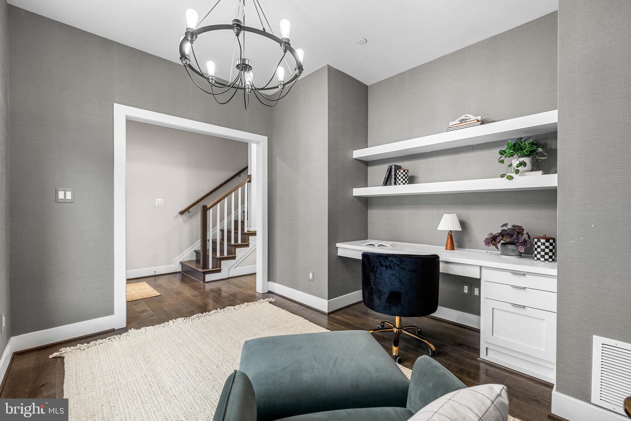 LOCUST POINT - Residential