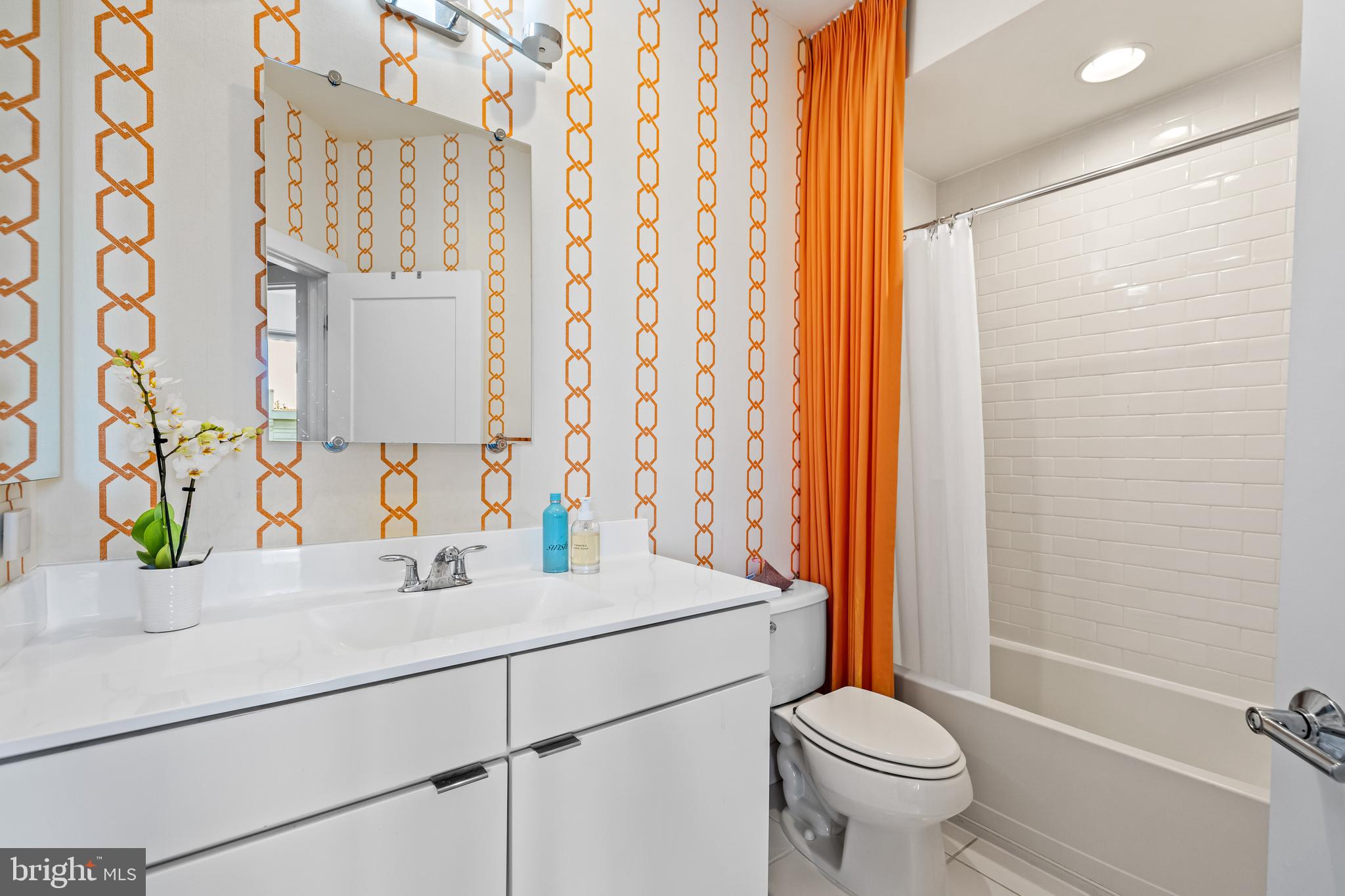 LOCUST POINT - Residential