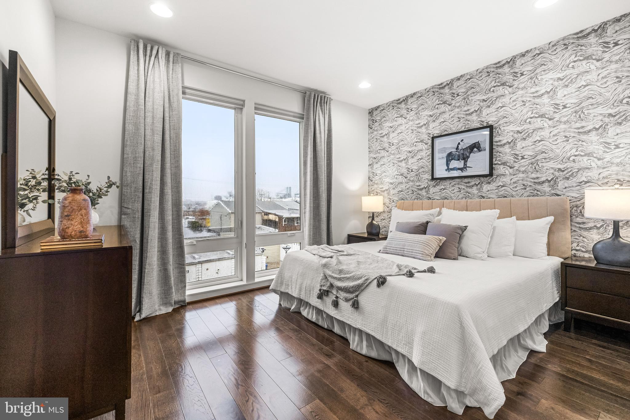 LOCUST POINT - Residential