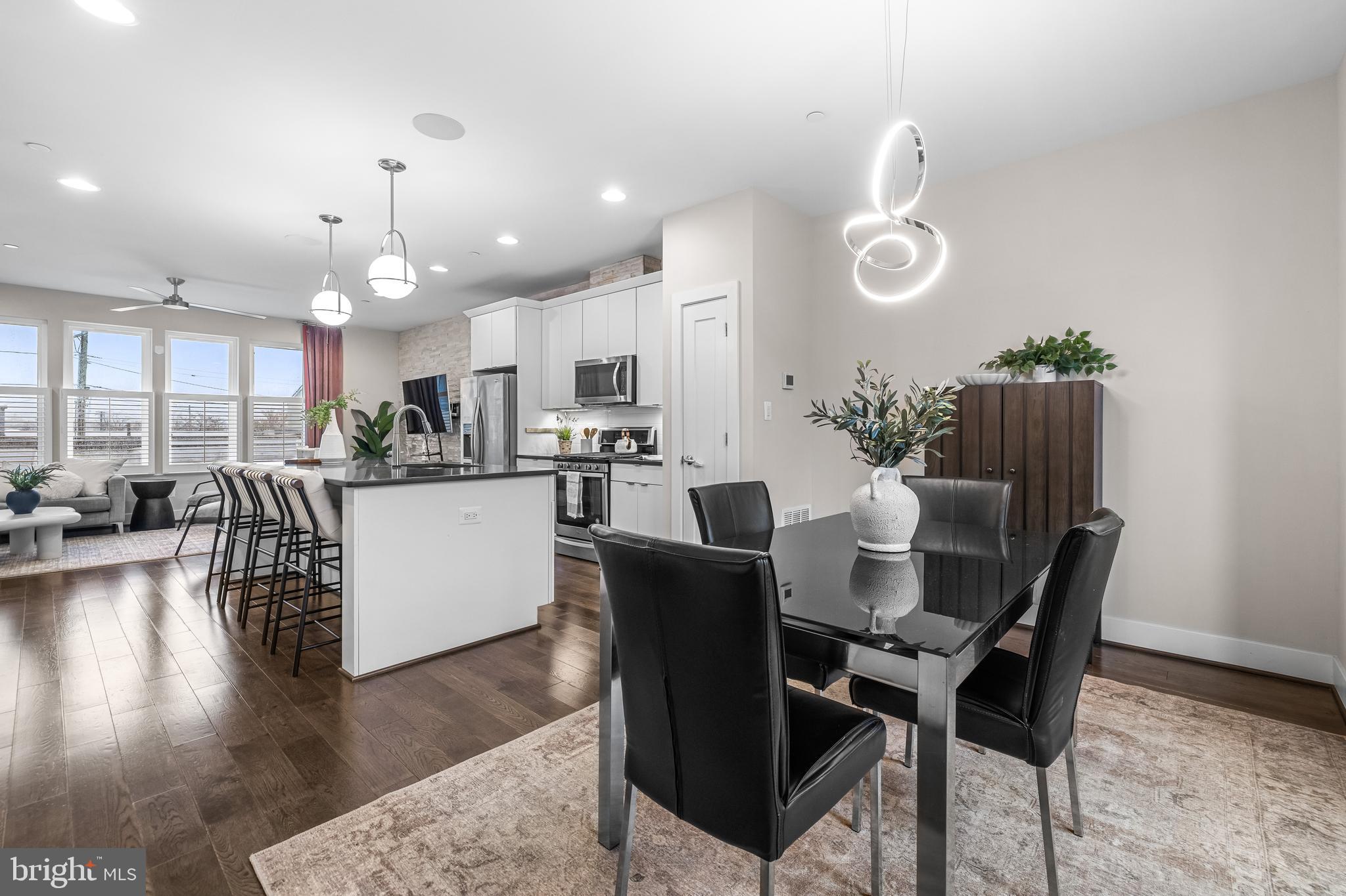 LOCUST POINT - Residential