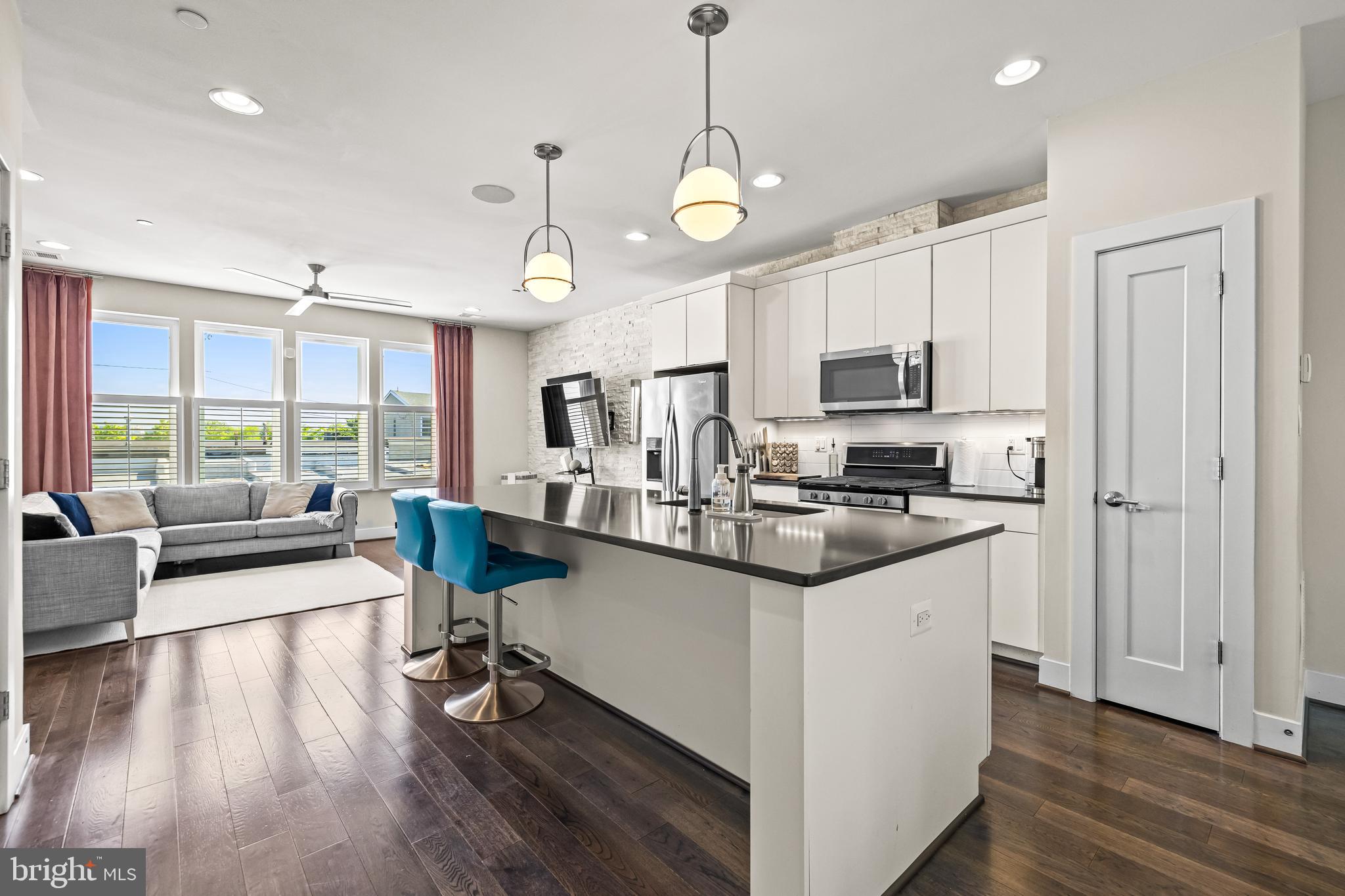 LOCUST POINT - Residential