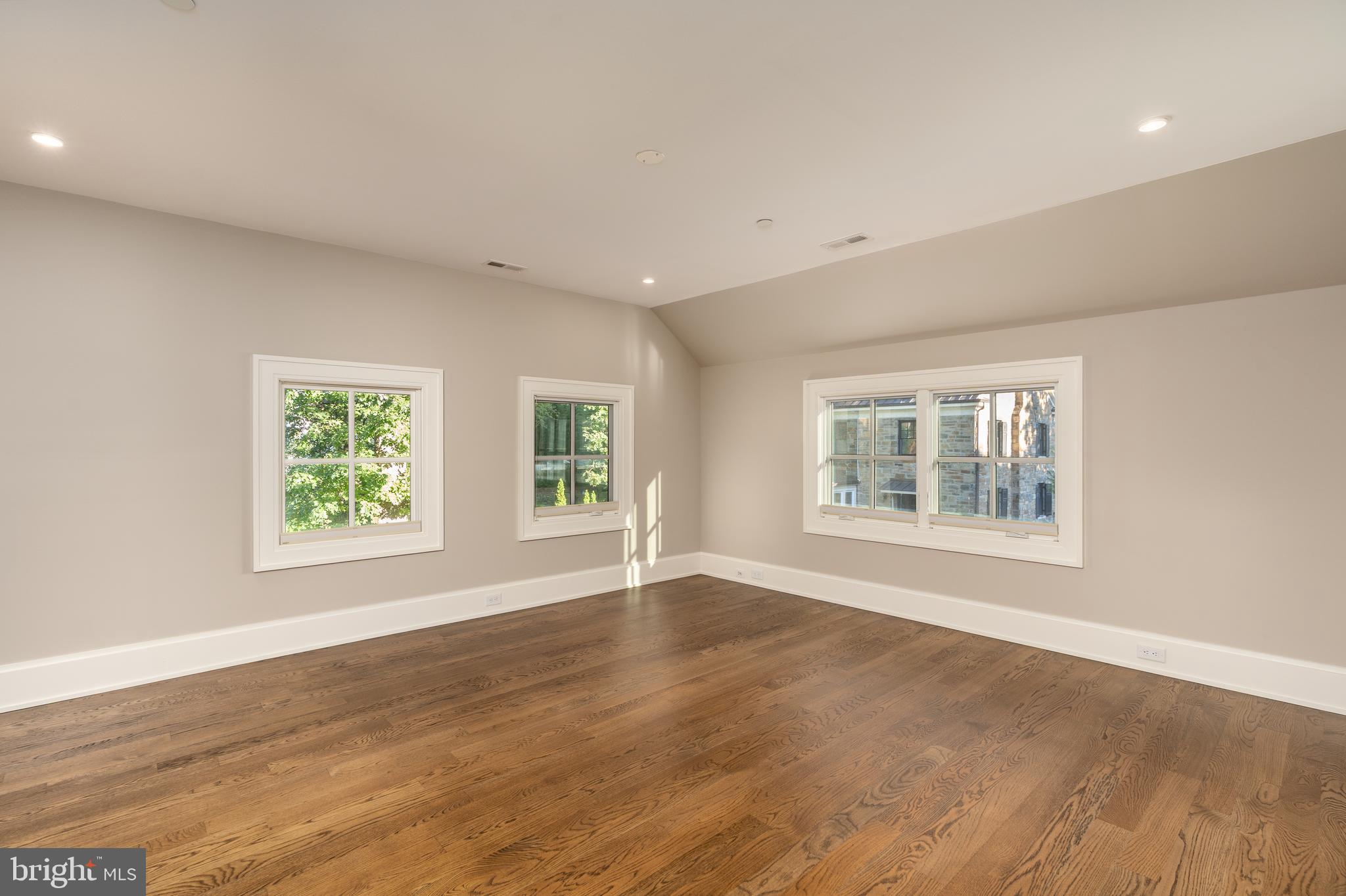 FOREST HILLS - Residential