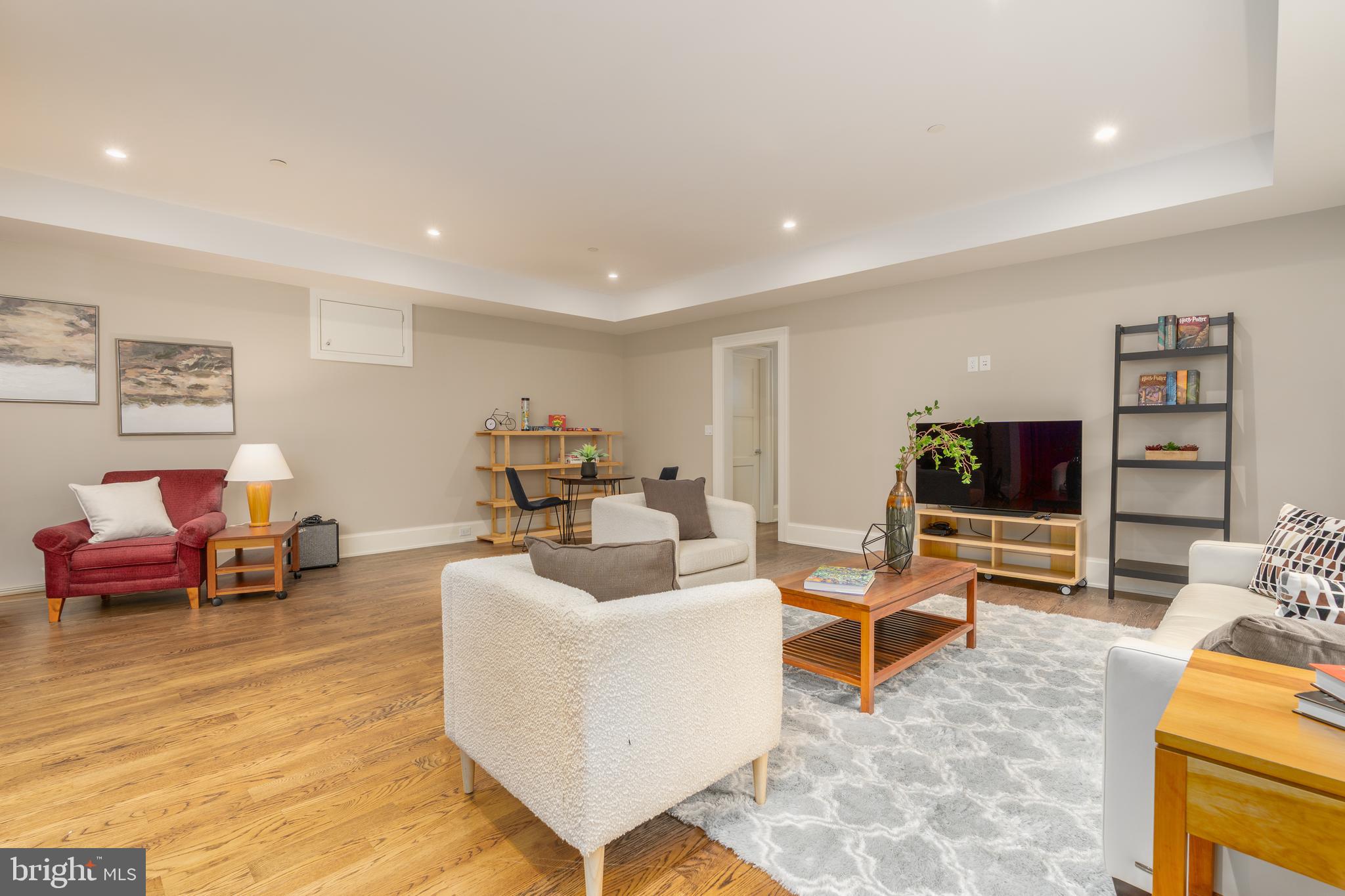 FOREST HILLS - Residential