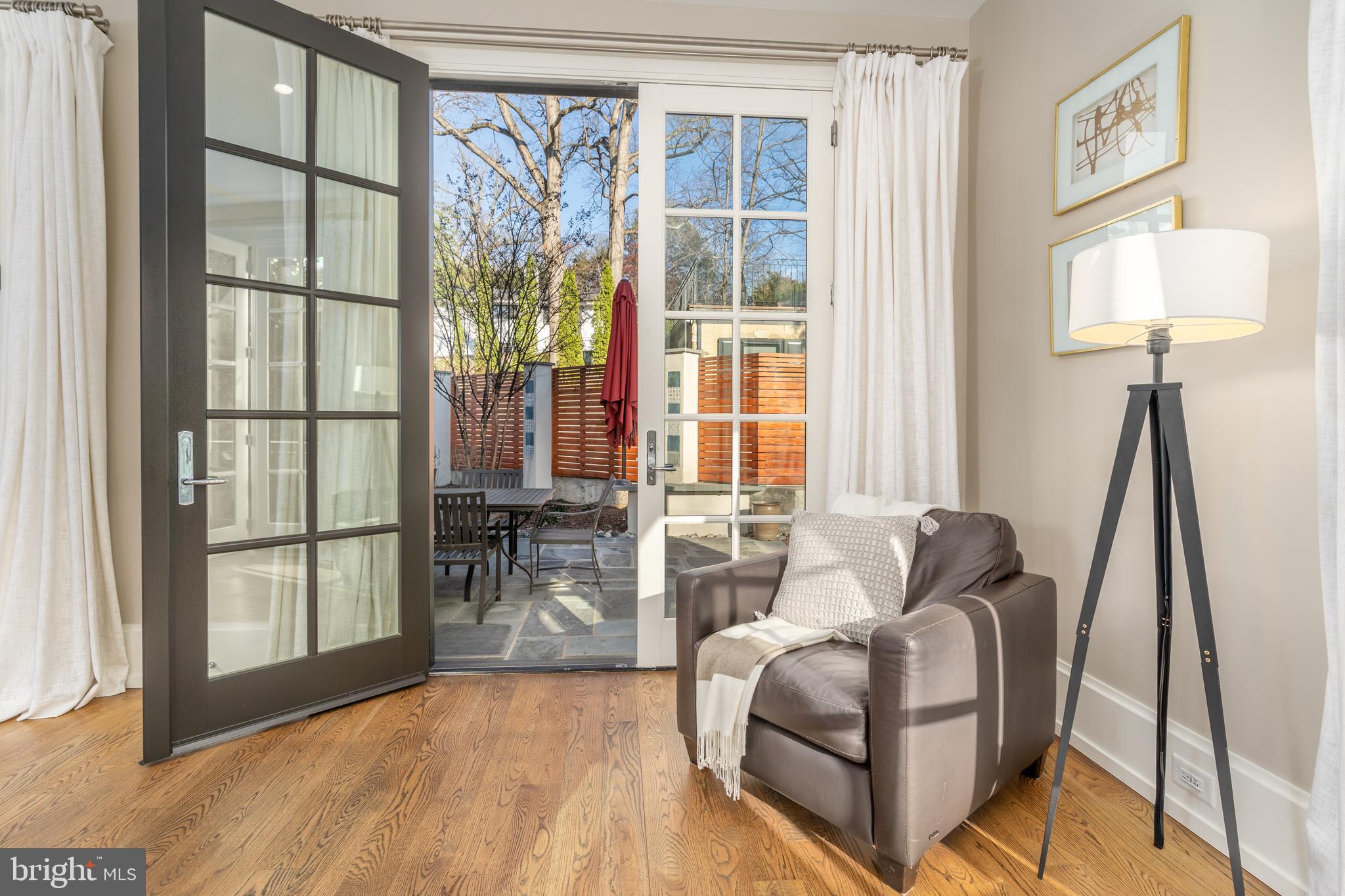 FOREST HILLS - Residential