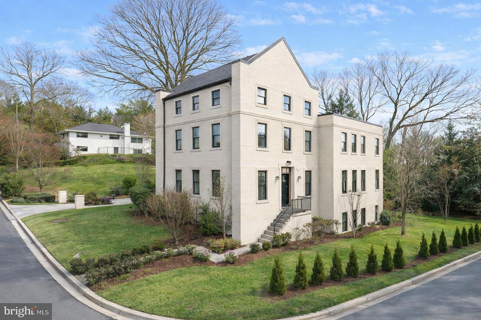 FOREST HILLS - Residential