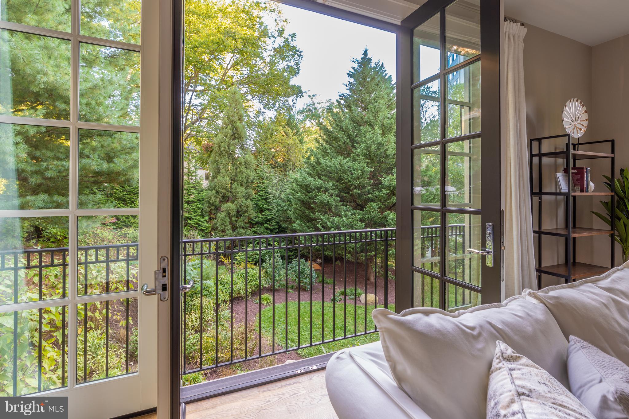 FOREST HILLS - Residential