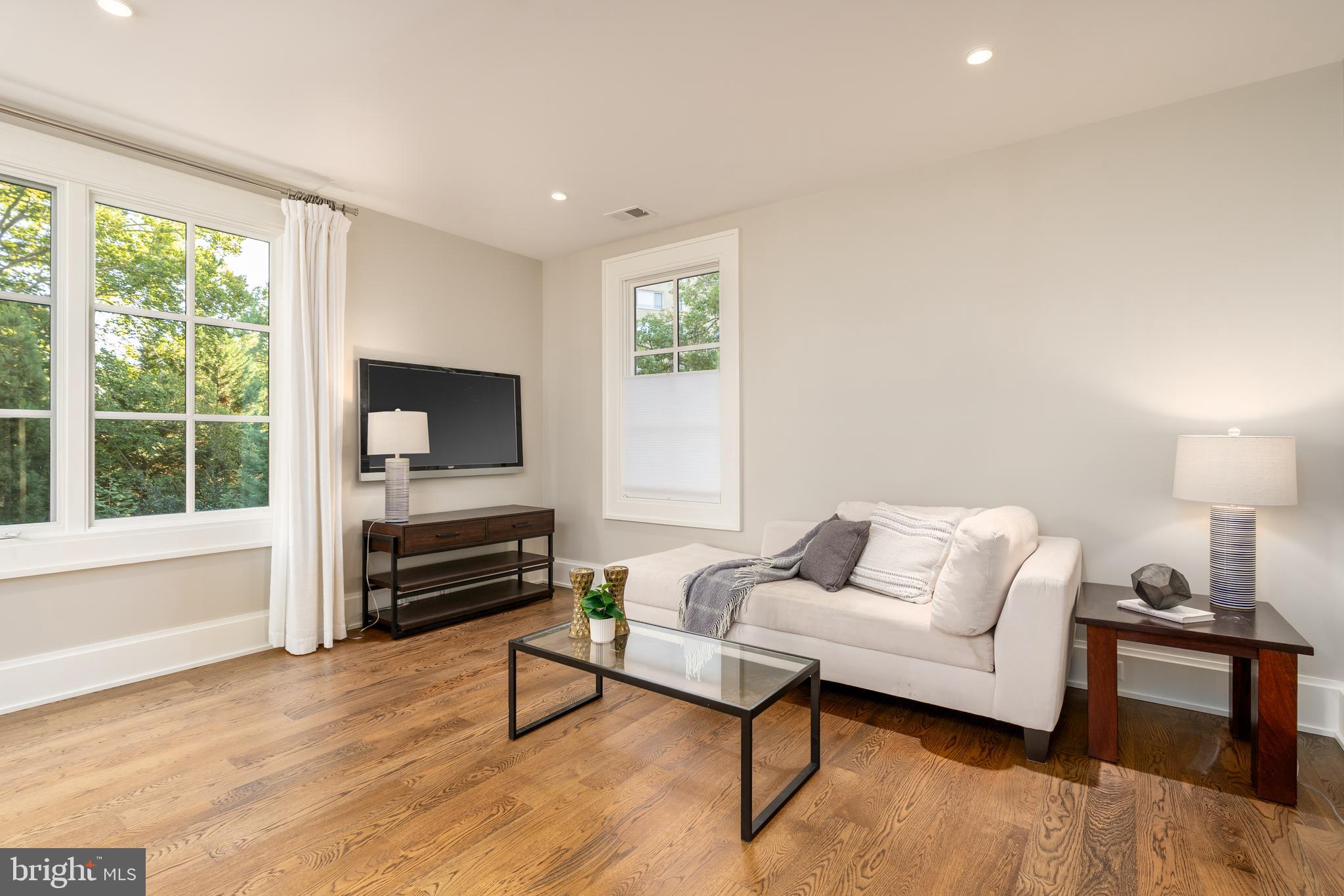 FOREST HILLS - Residential