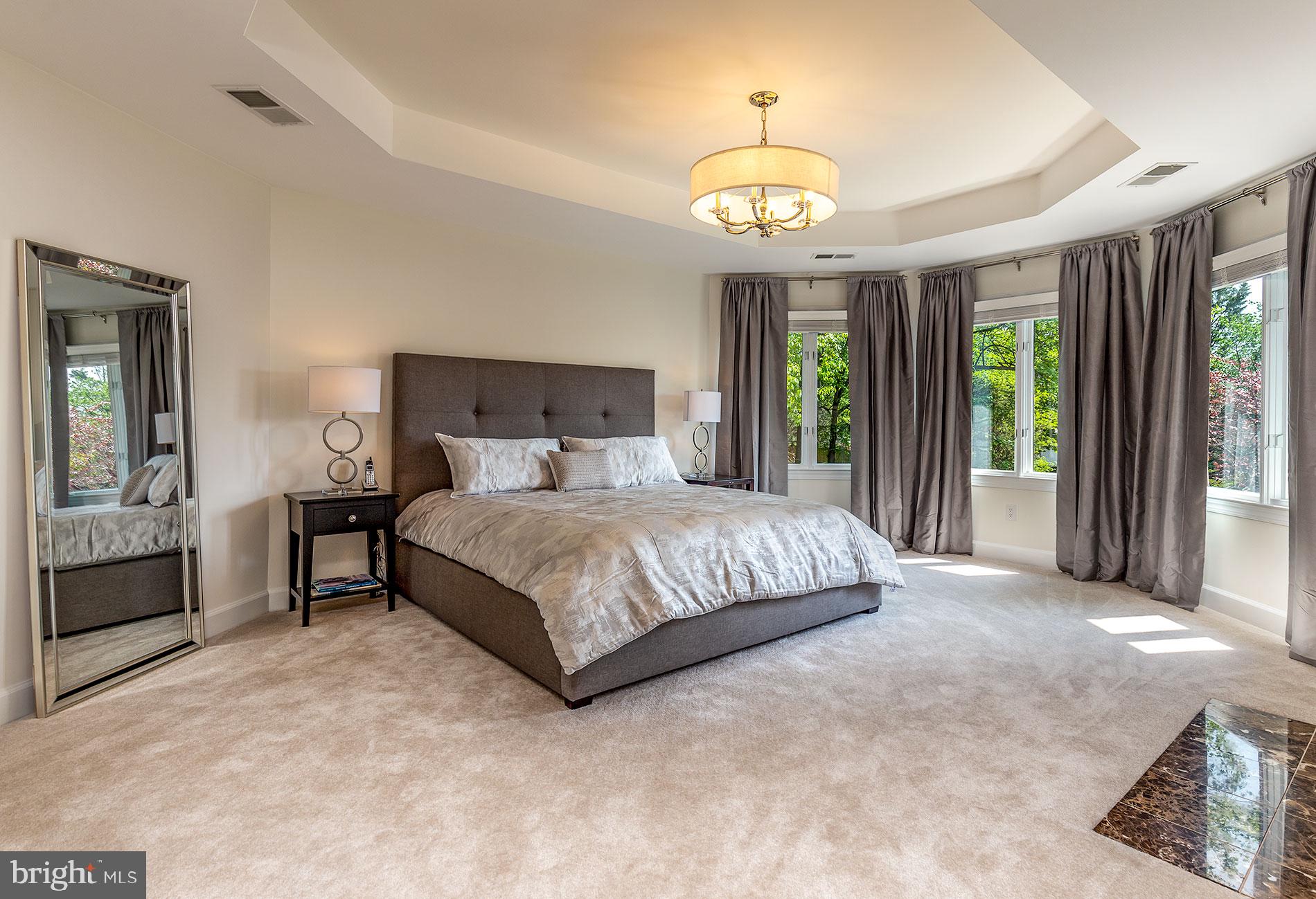 ELGIN MANOR - Residential