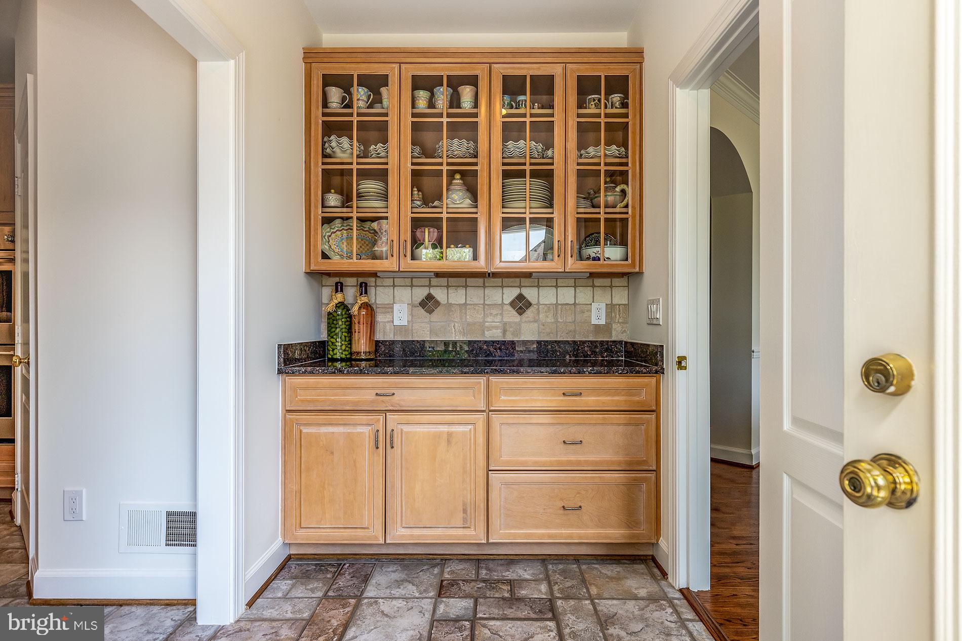 ELGIN MANOR - Residential